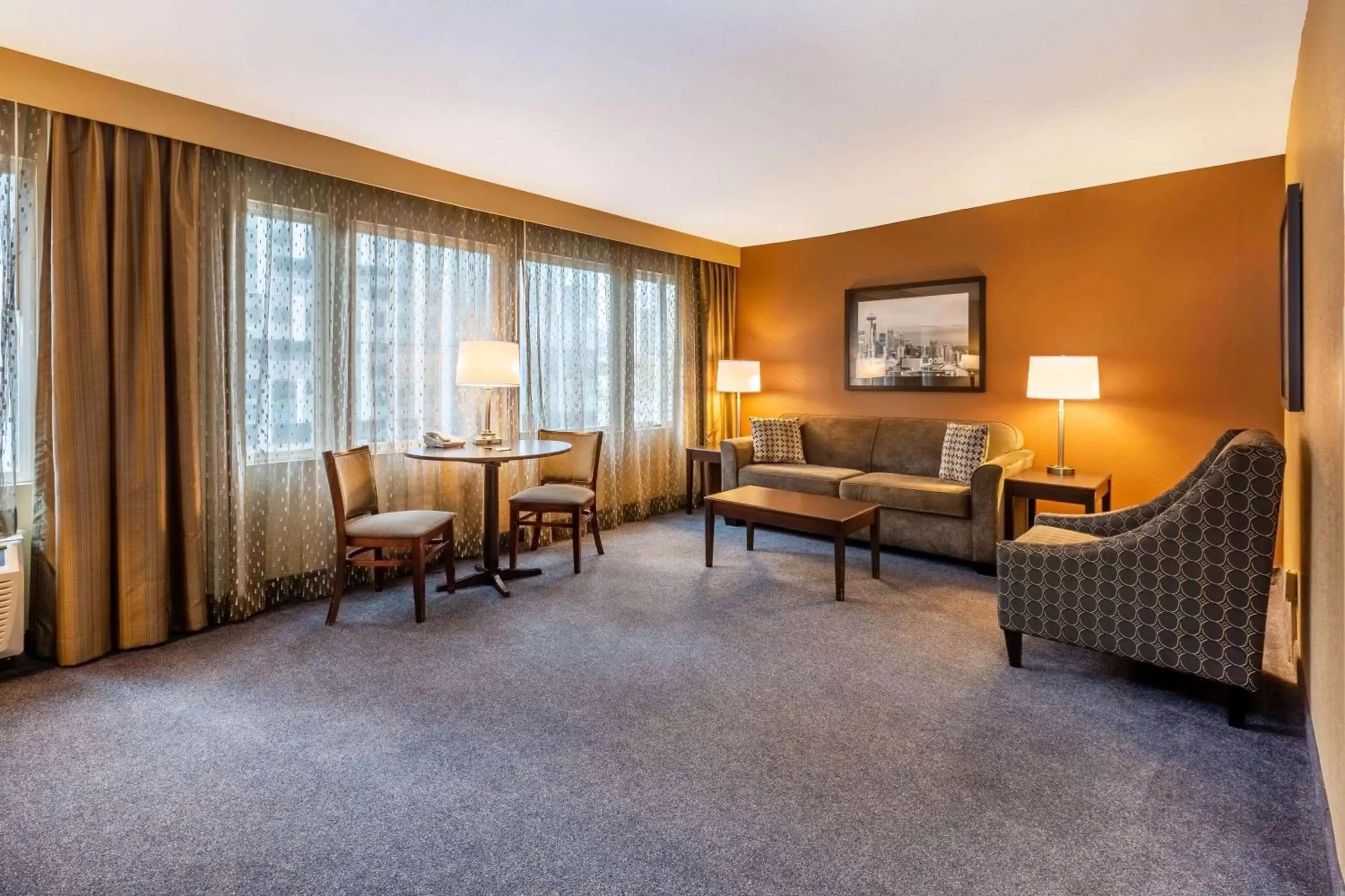 Living room in La Quinta by Wyndham Seattle Downtown Living room in La Quinta by Wyndham Seattle Downtown