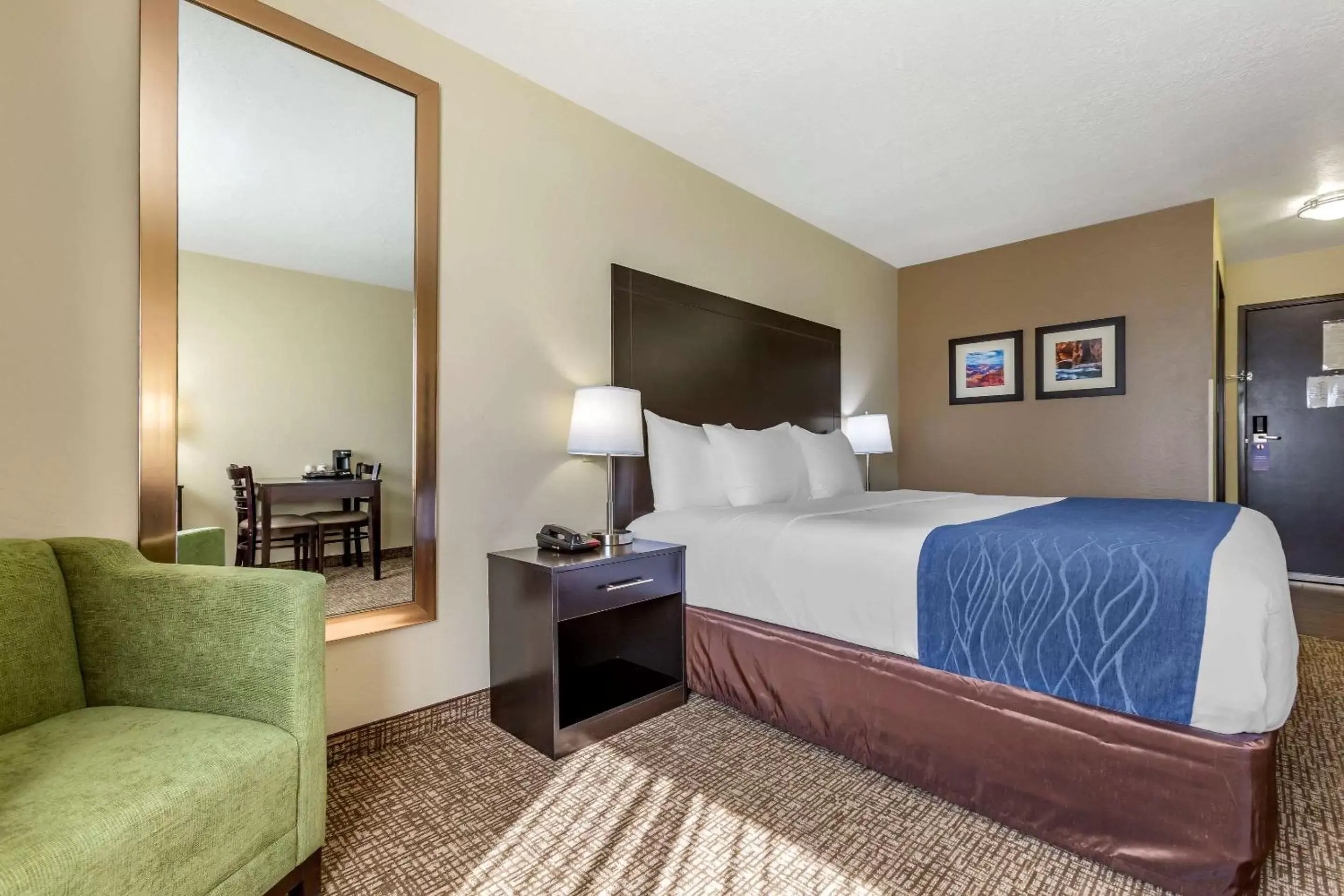 Photo of the whole room, Bed in Comfort Inn & Suites Surprise Near Sun City West
