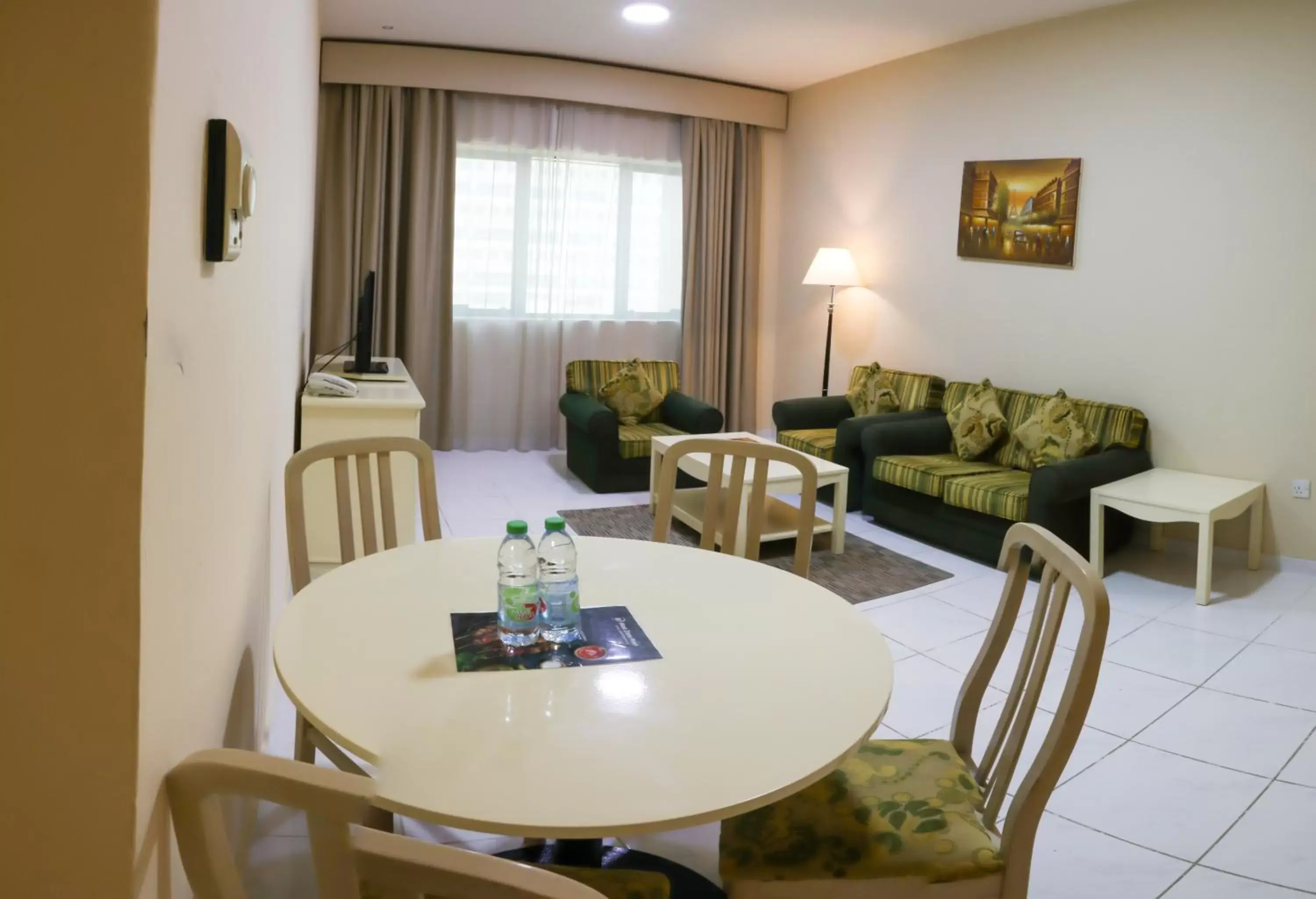 Seating area, Dining Area in West Zone Pearl Hotel Apartment