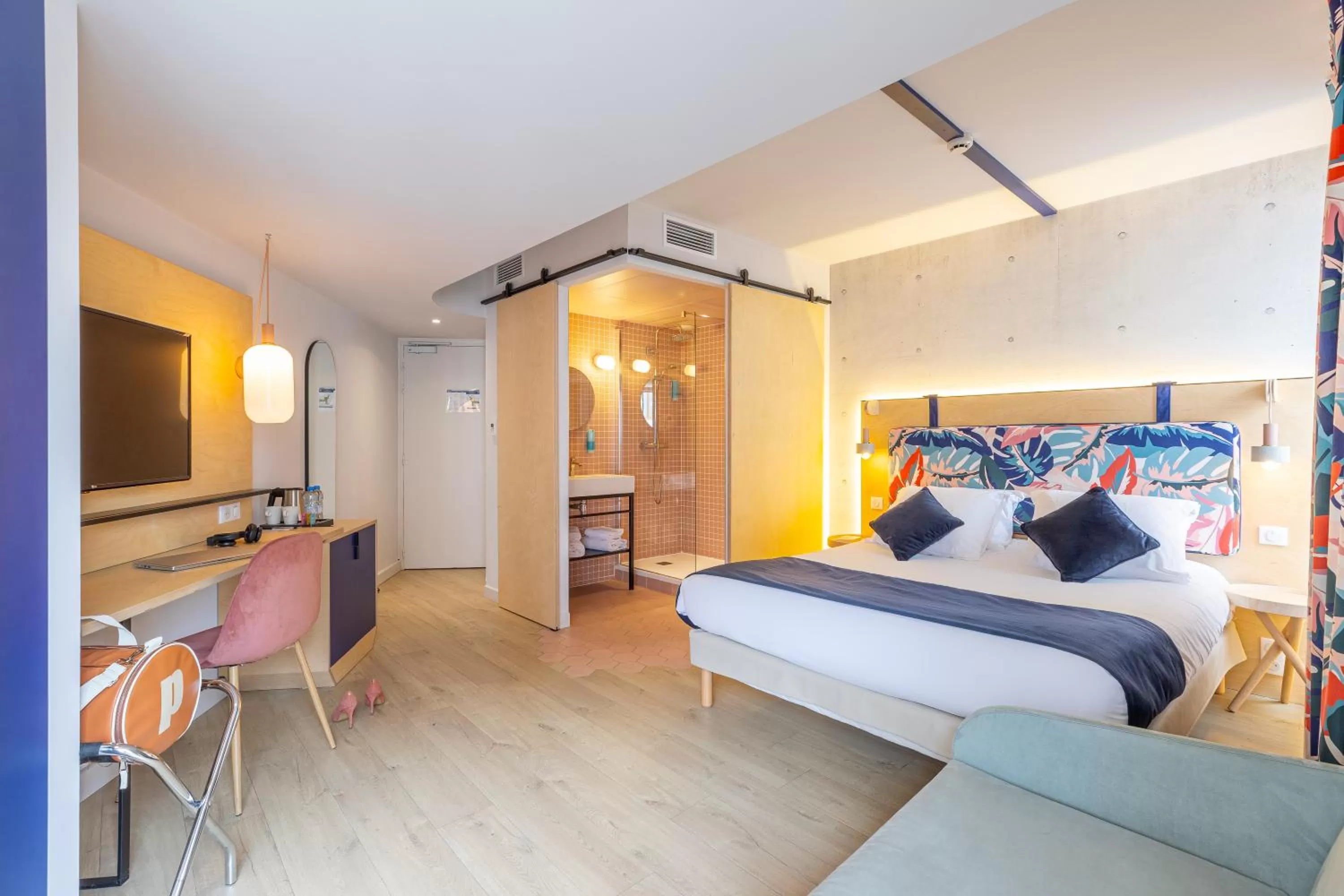 Photo of the whole room, Bed in Urban Hotel & Spa Aix-les-Bains - BW Signature Collection