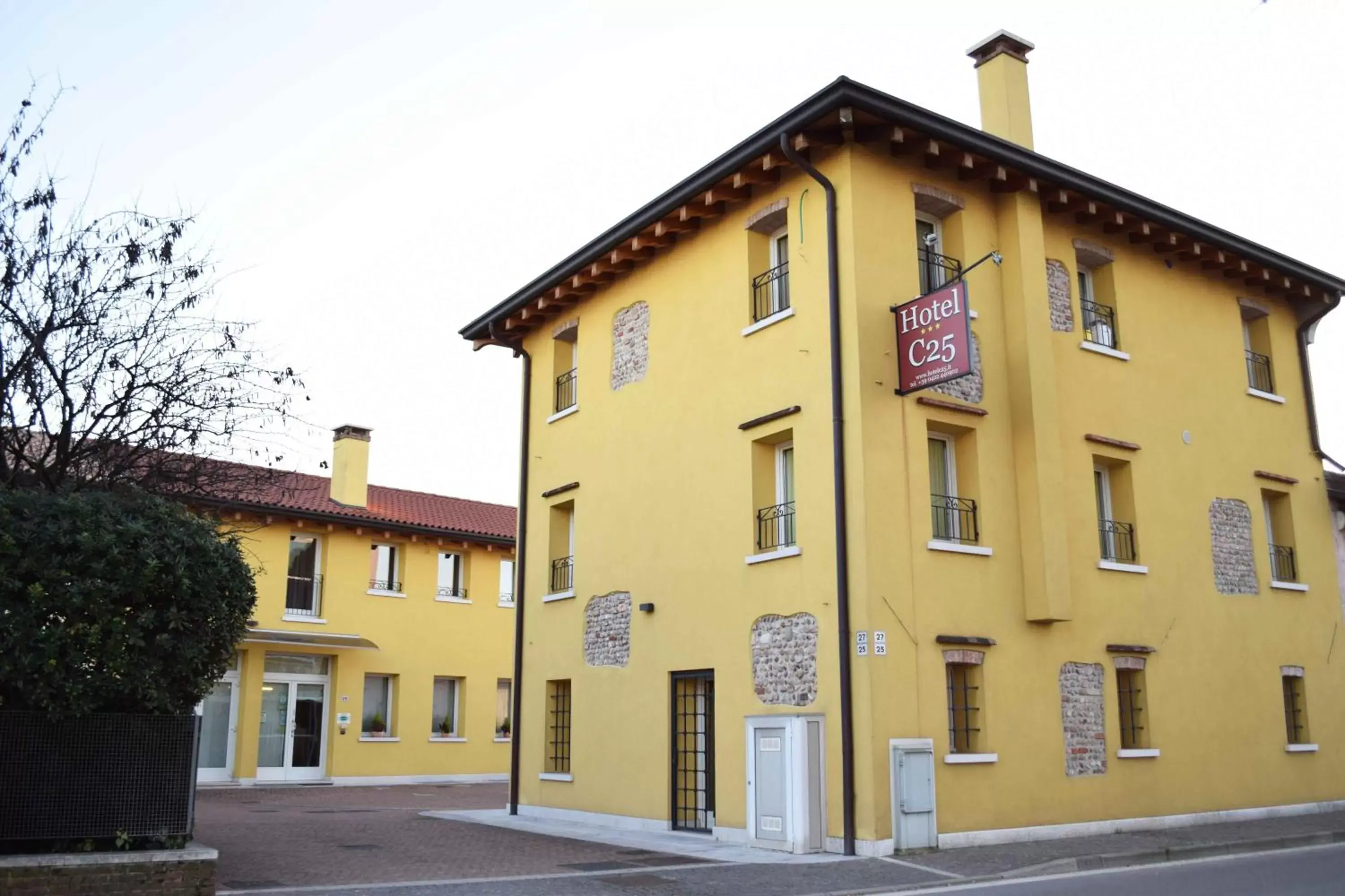 Facade/entrance, Property Building in Hotel C25