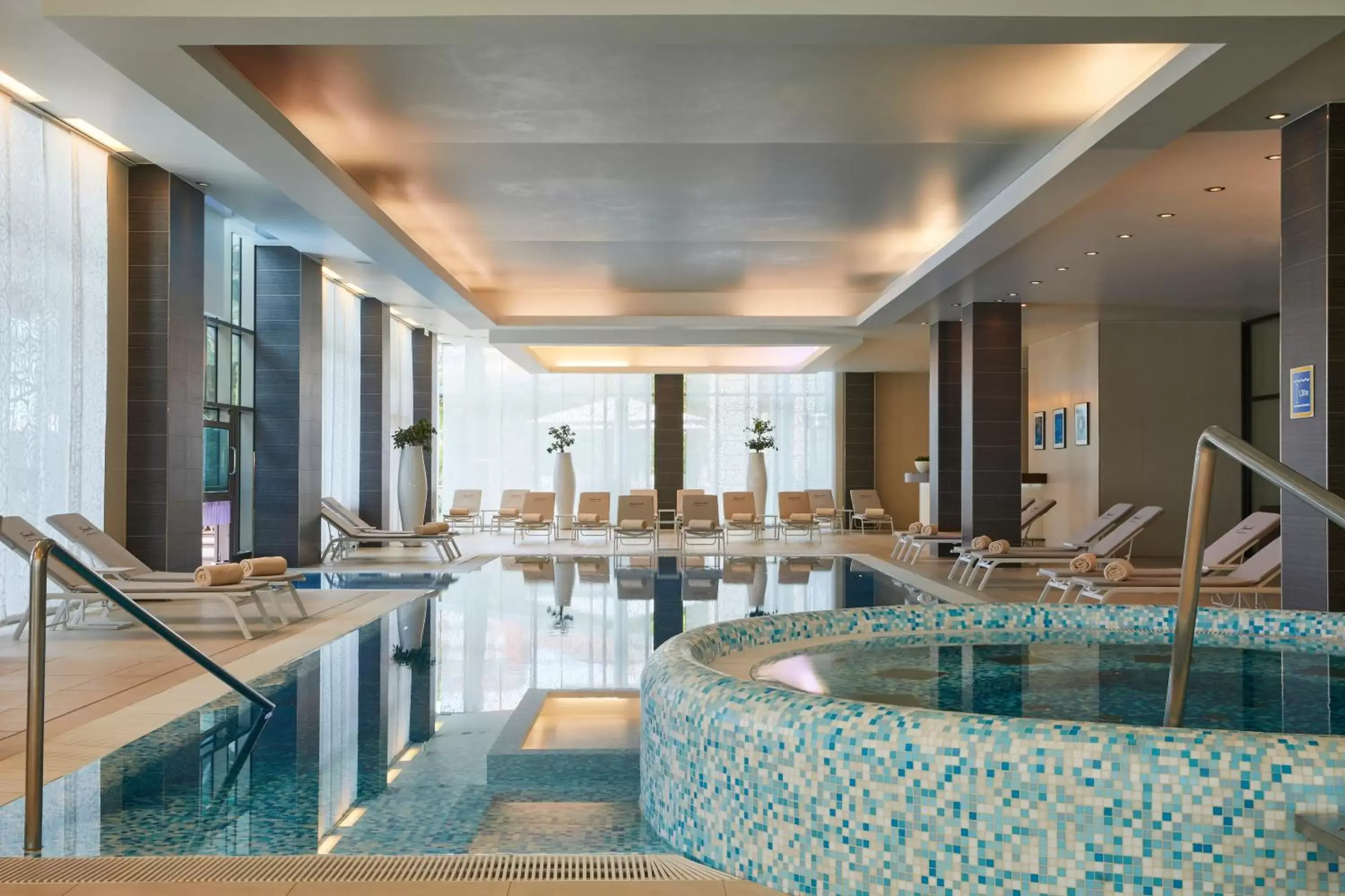 Hot Tub, Swimming Pool in Hotel Kempinski Palace Portorož