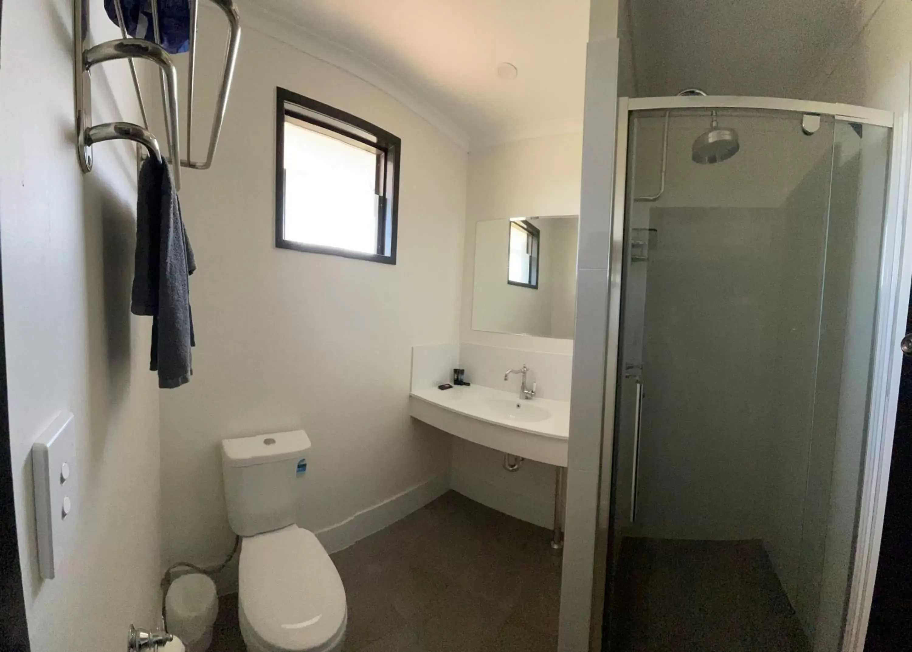 Bathroom in Albert Park Motor Inn-KING BED IN EVERY ROOM-RENOVATED 2022