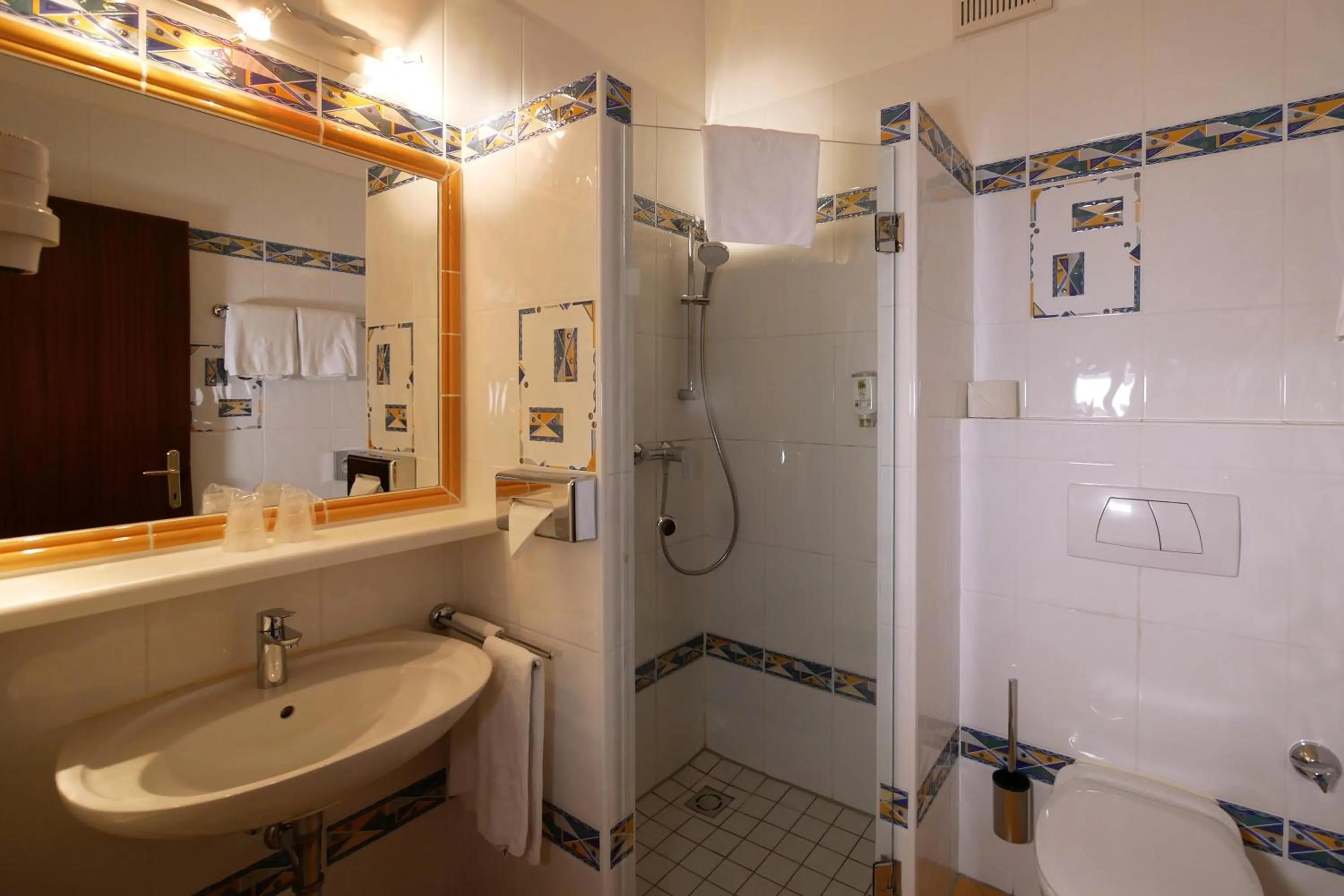 Bathroom in Hotel Stoiser Graz -Parkplatz inbegriffen!