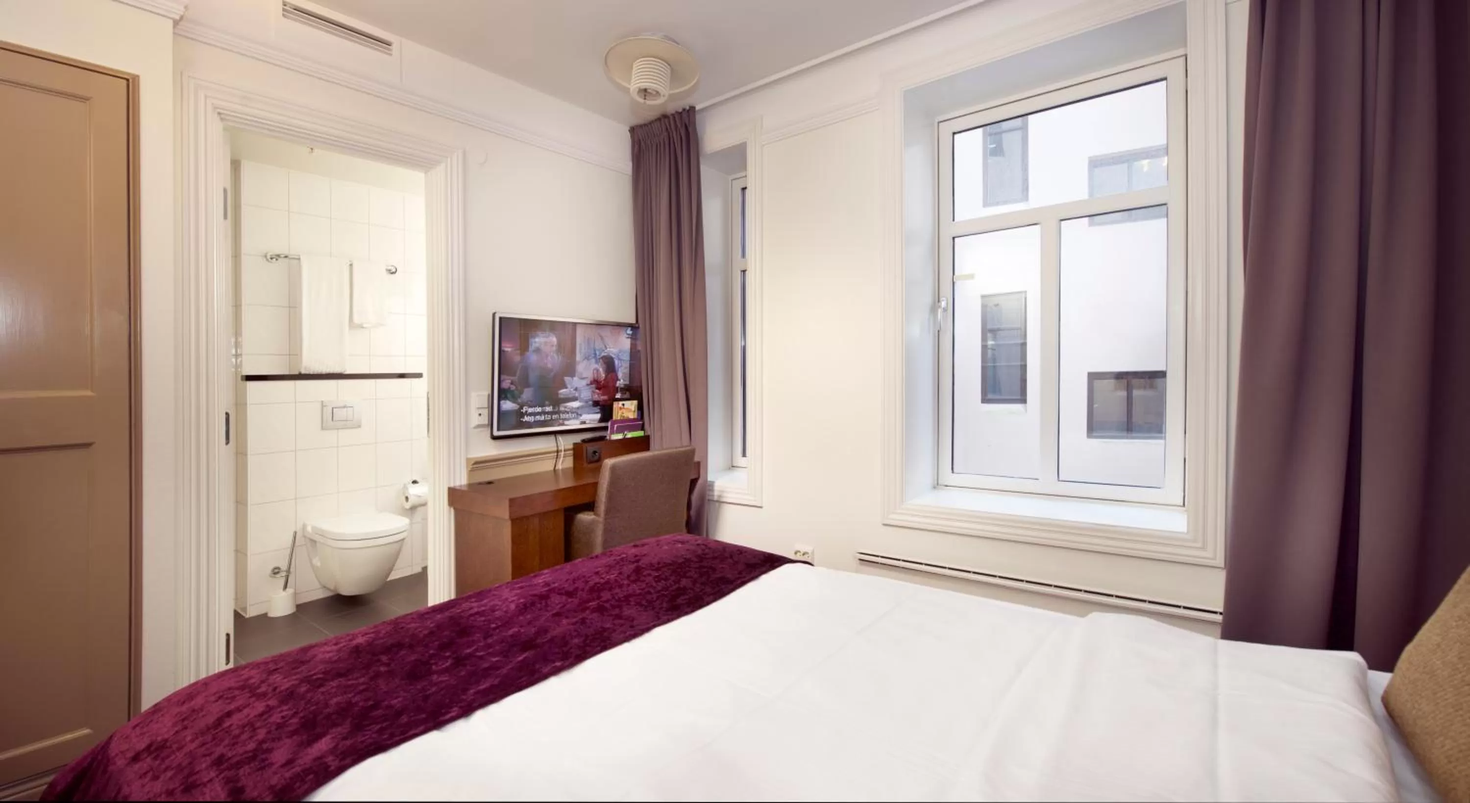 Bed in Home Hotel Amanda