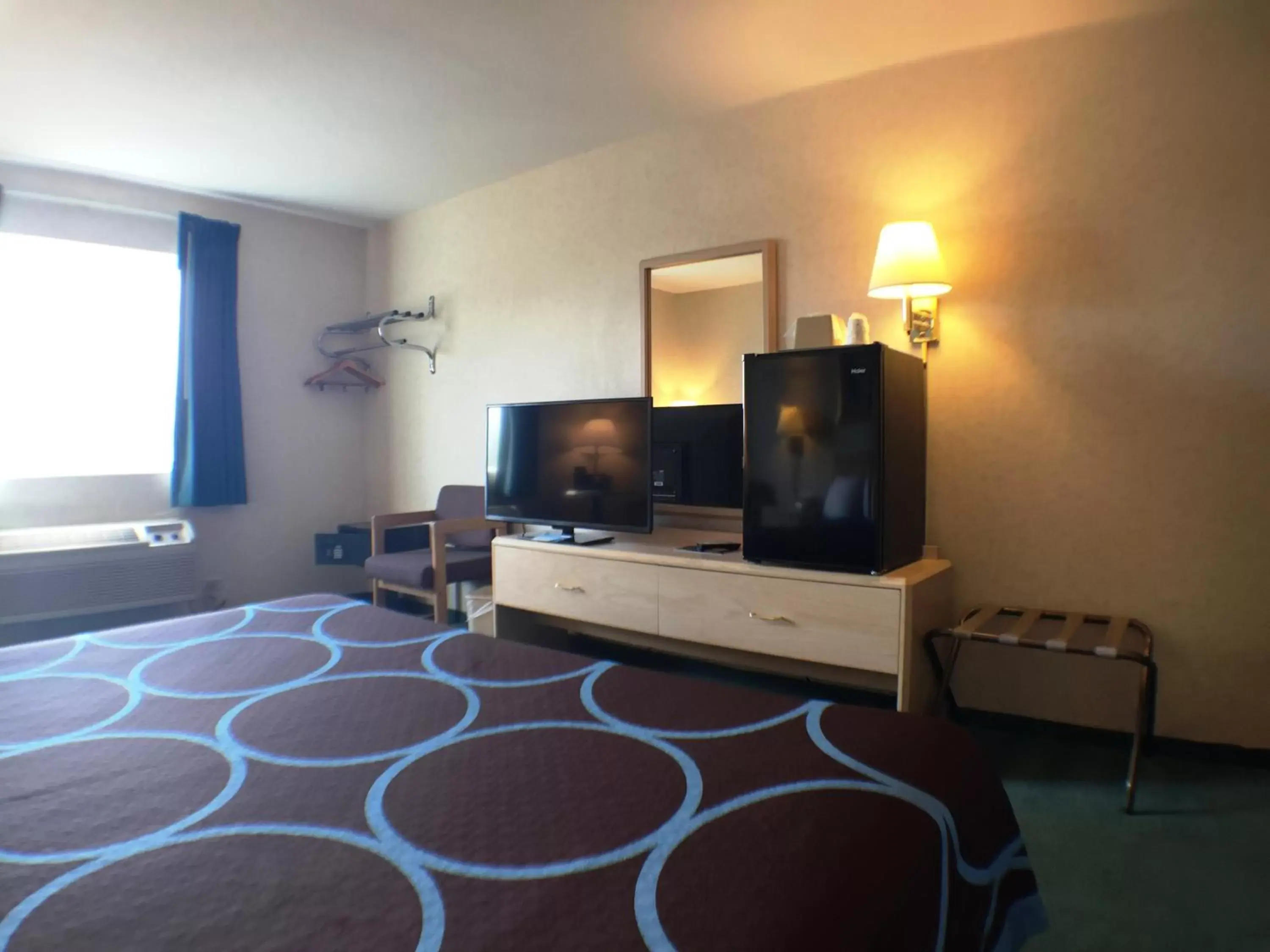 TV and multimedia, Seating Area in Super 8 by Wyndham Canandaigua