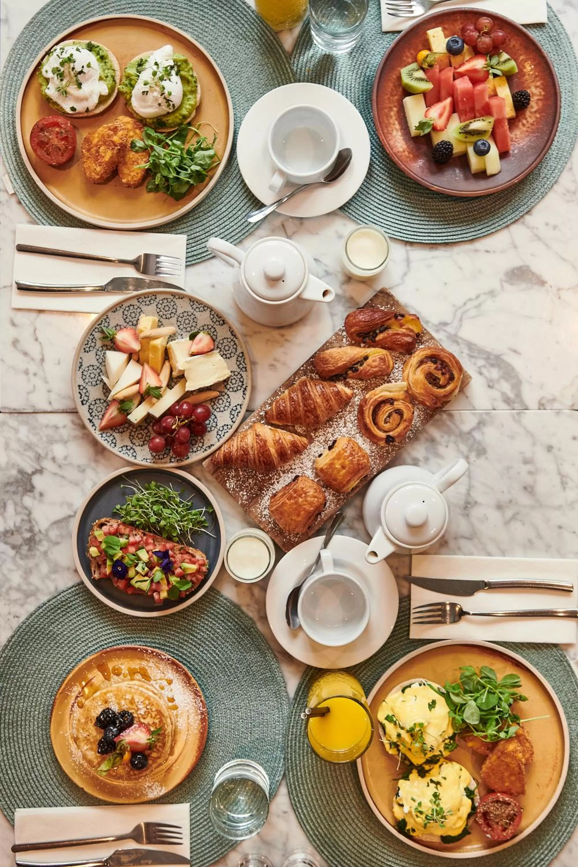 Restaurant/places to eat in Melia White House Hotel