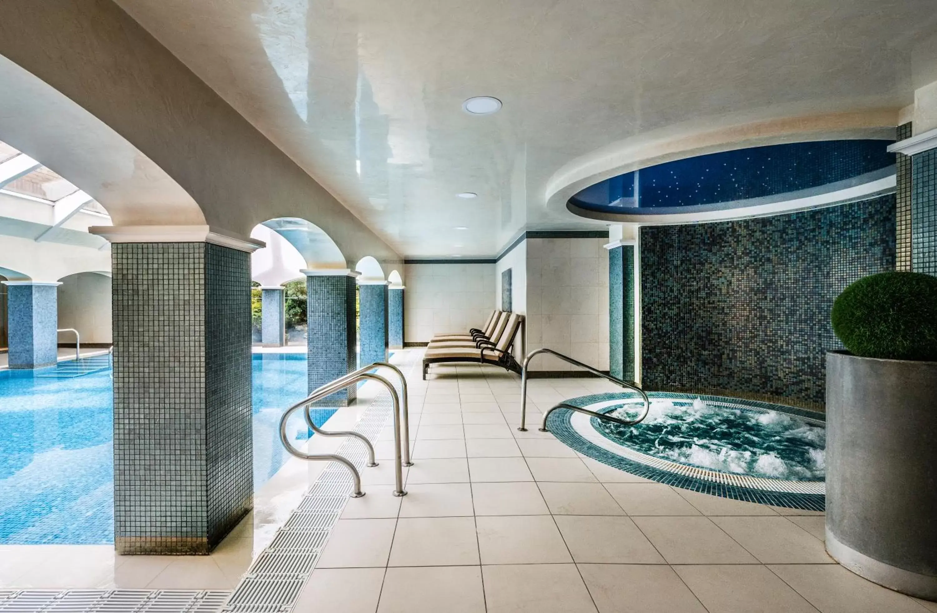 Hot Tub, Swimming Pool in Ettington Park Hotel, Stratford-upon-Avon