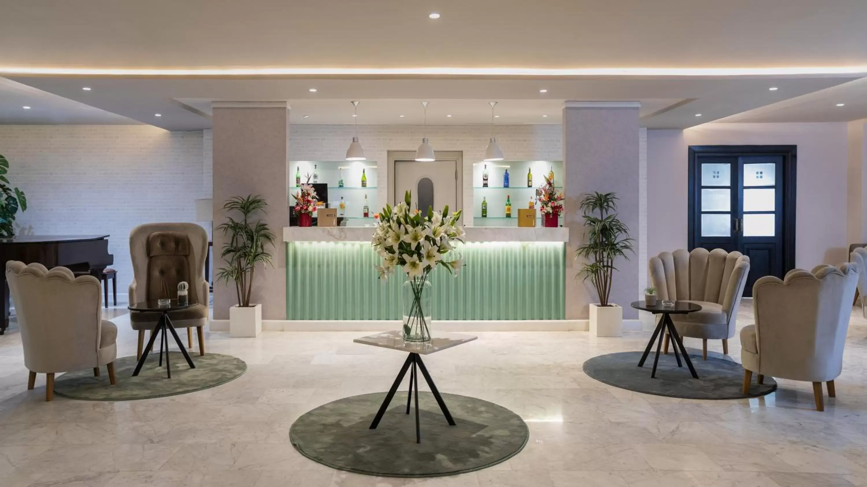 Lounge or bar, Lobby/Reception in Golden Tulip El Mechtel