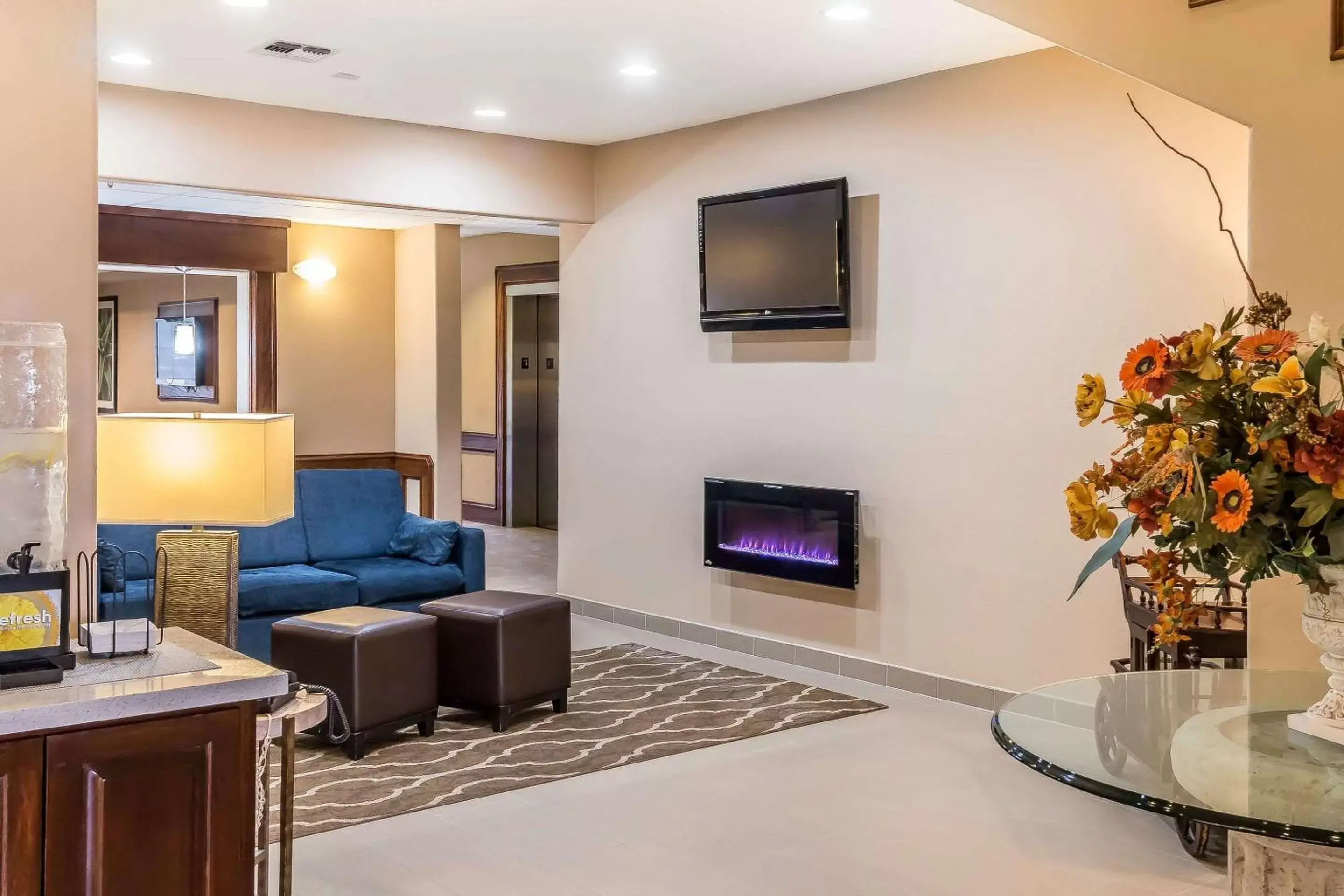 Lobby or reception, TV/Entertainment Center in MainStay Suites Edinburg