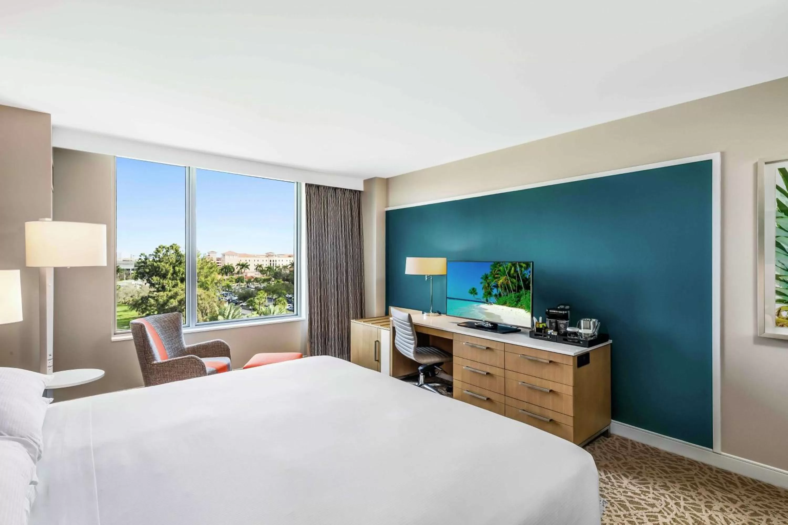 Bedroom, Bed in Hilton Miami Dadeland