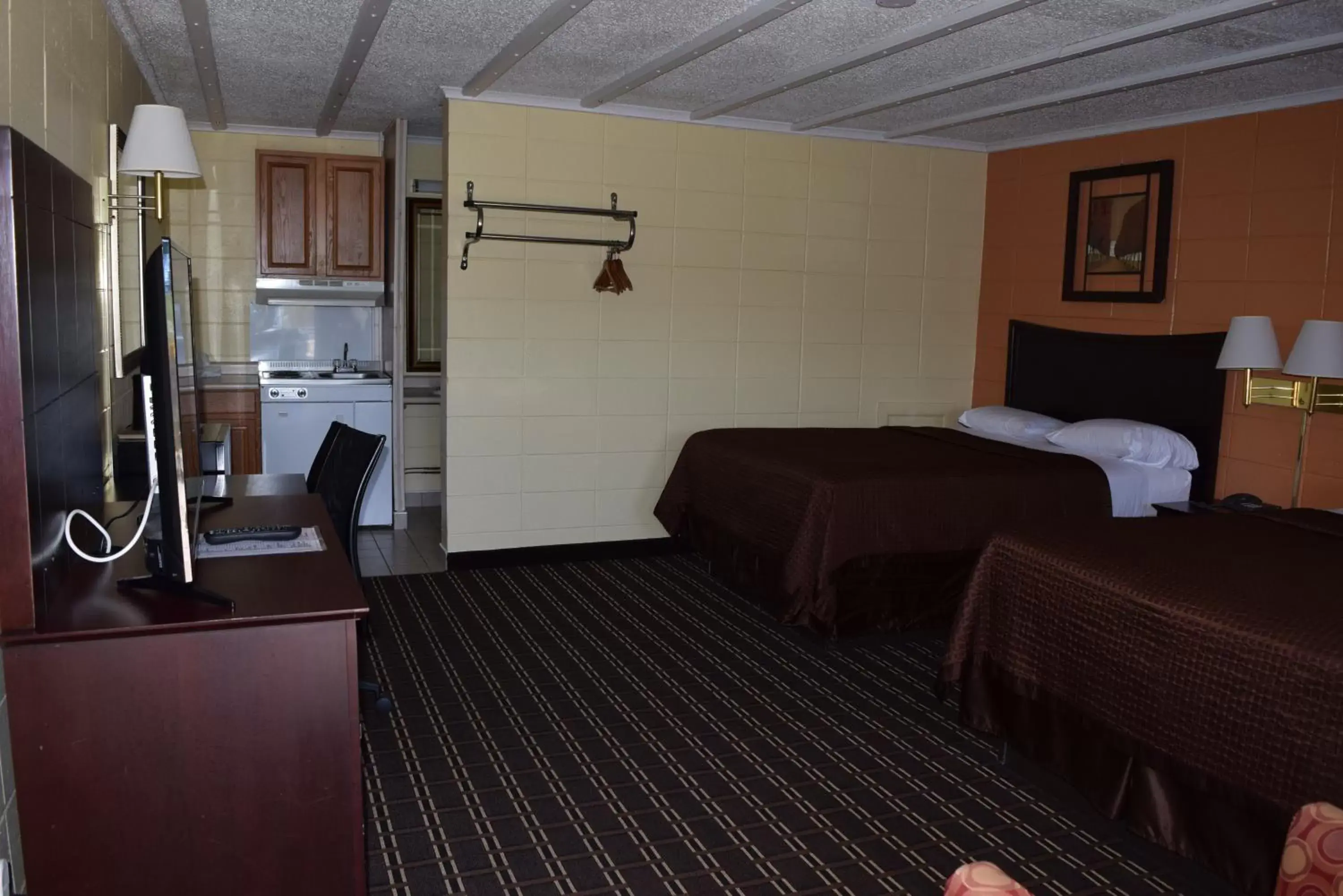 Photo of the whole room in White Oaks Motel Pennsville/Carneys Point