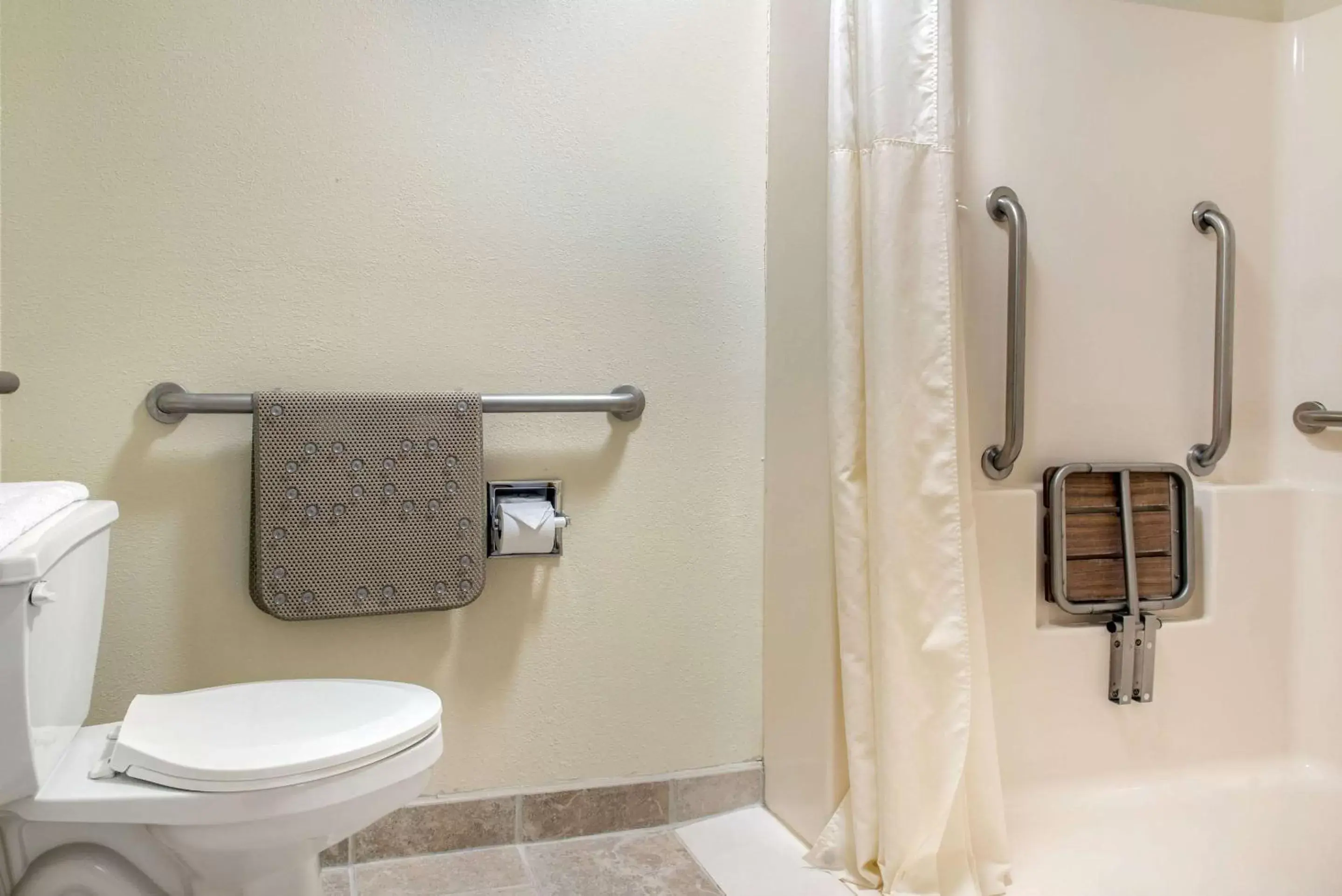 Photo of the whole room, Bathroom in Quality Inn Bloomington