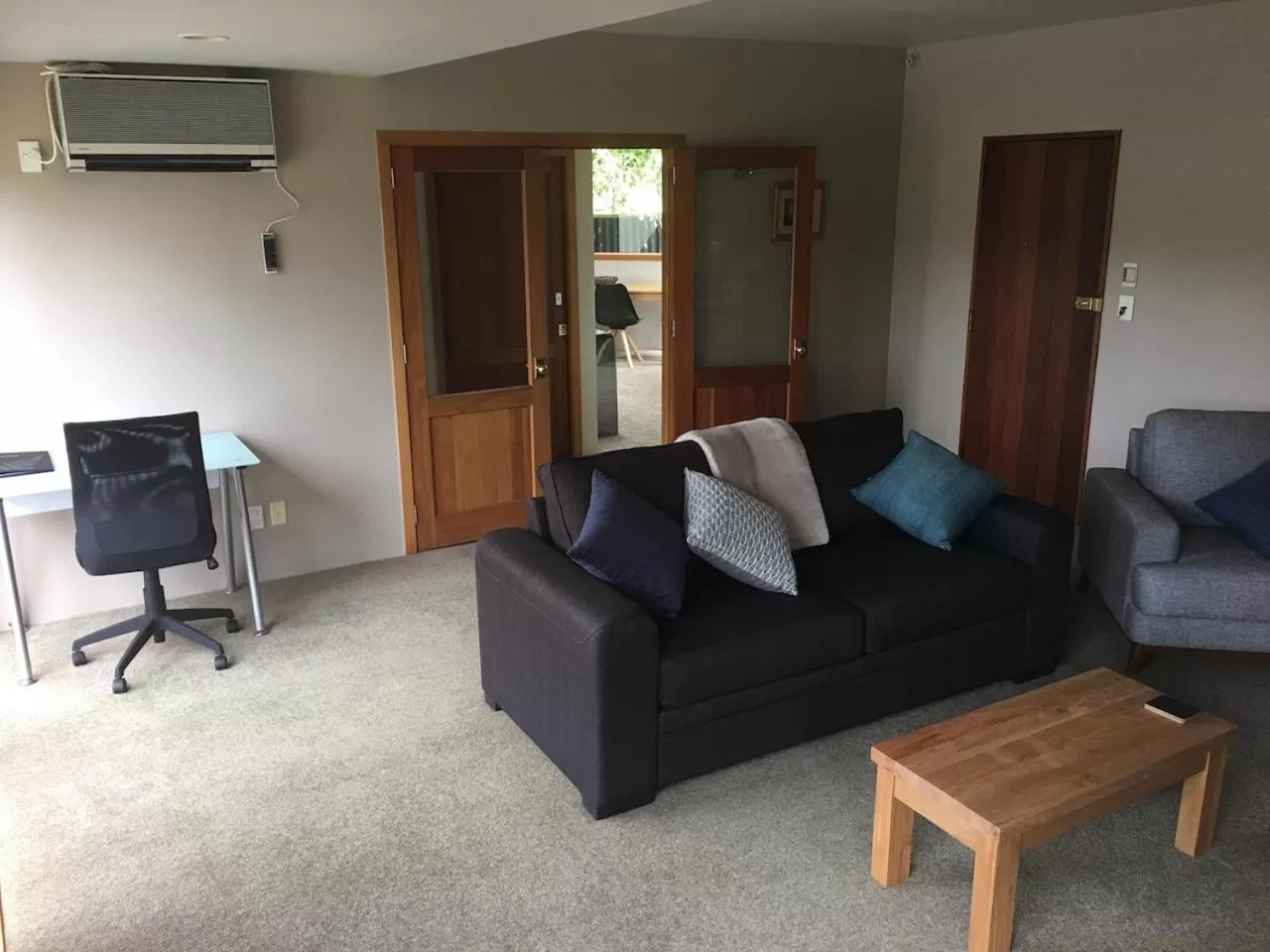 Living room, Seating Area in On The River