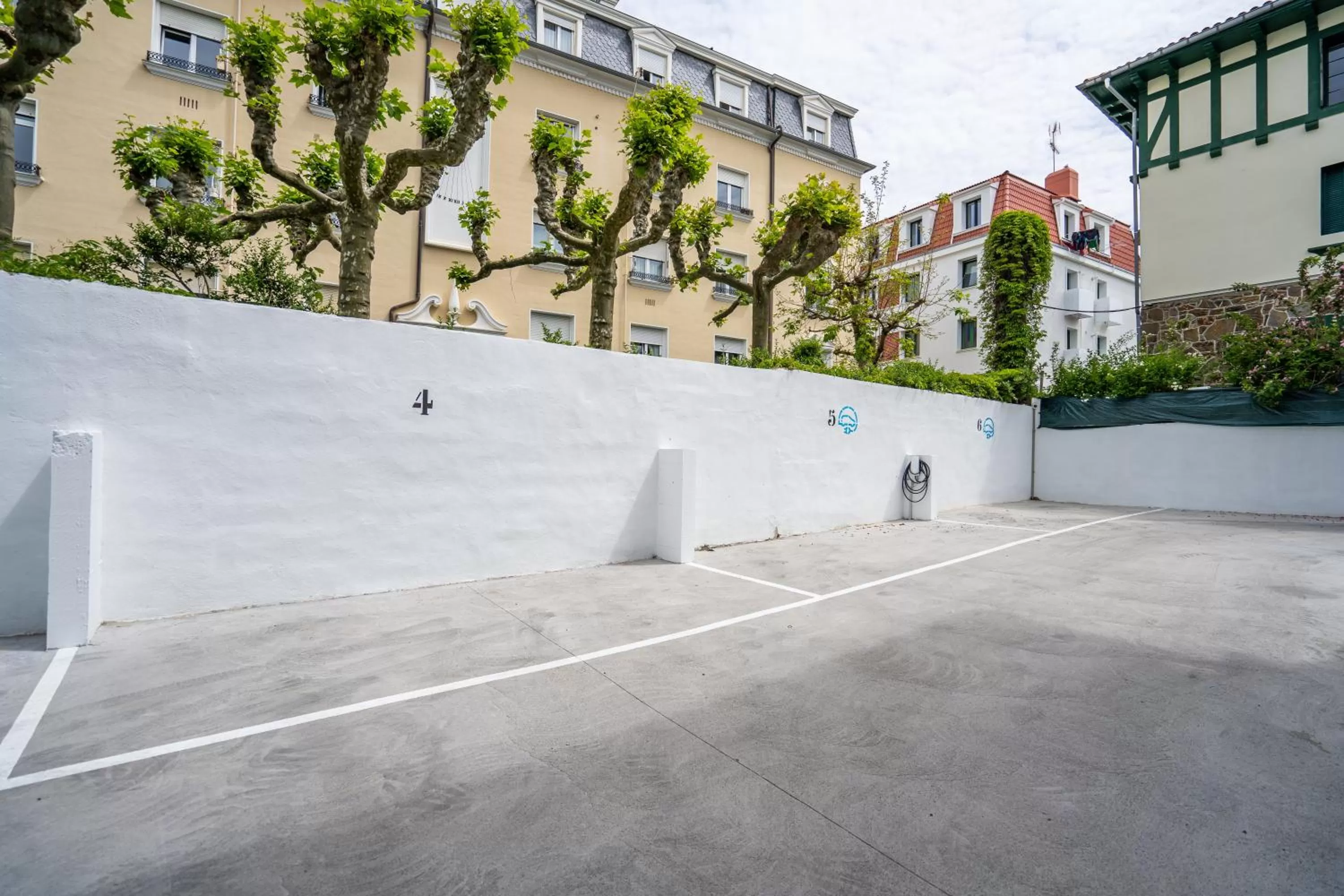 Parking in abba Apartments Playa de Gros San Sebastián