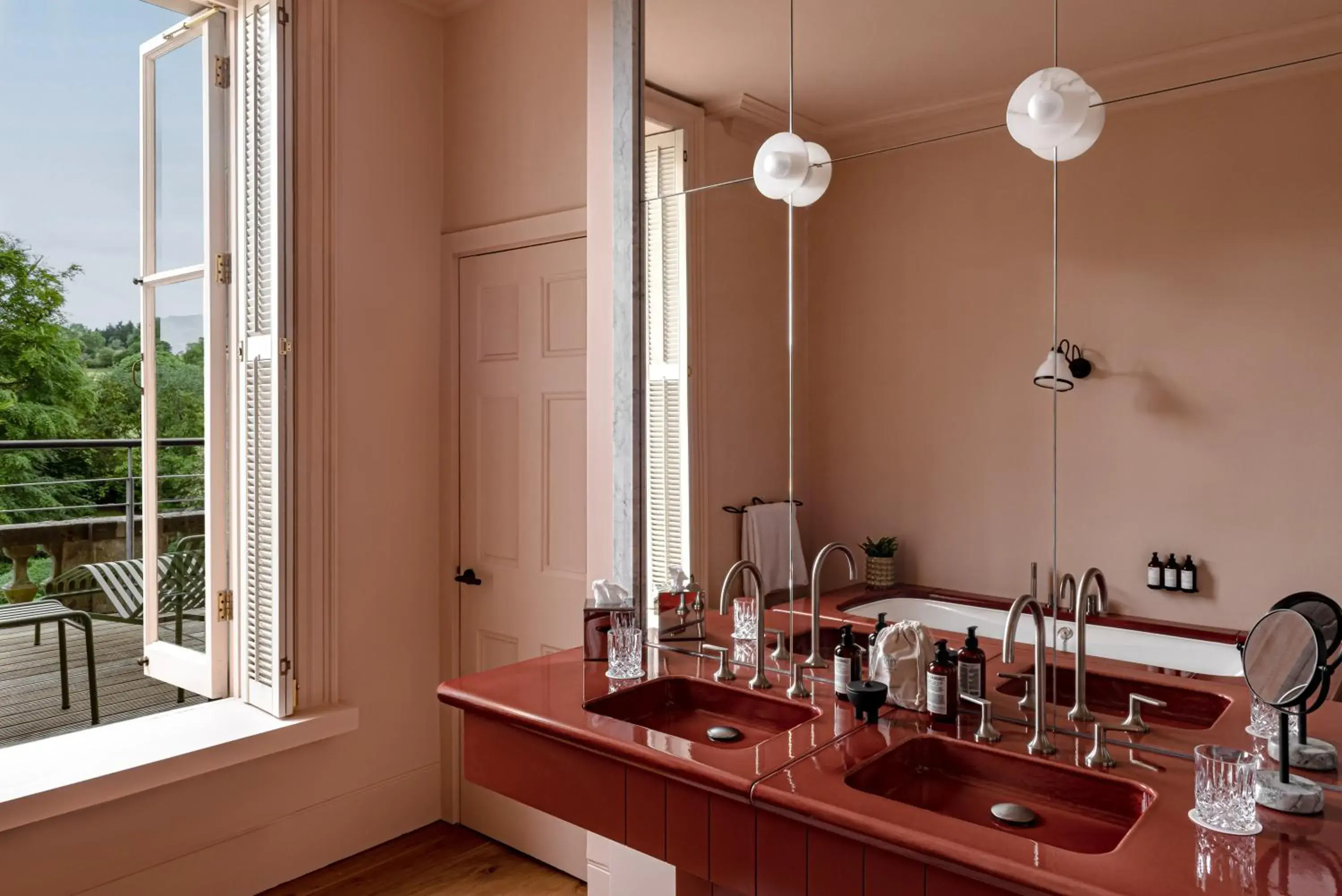 Bathroom, Kitchen/Kitchenette in Cowley Manor Hotel