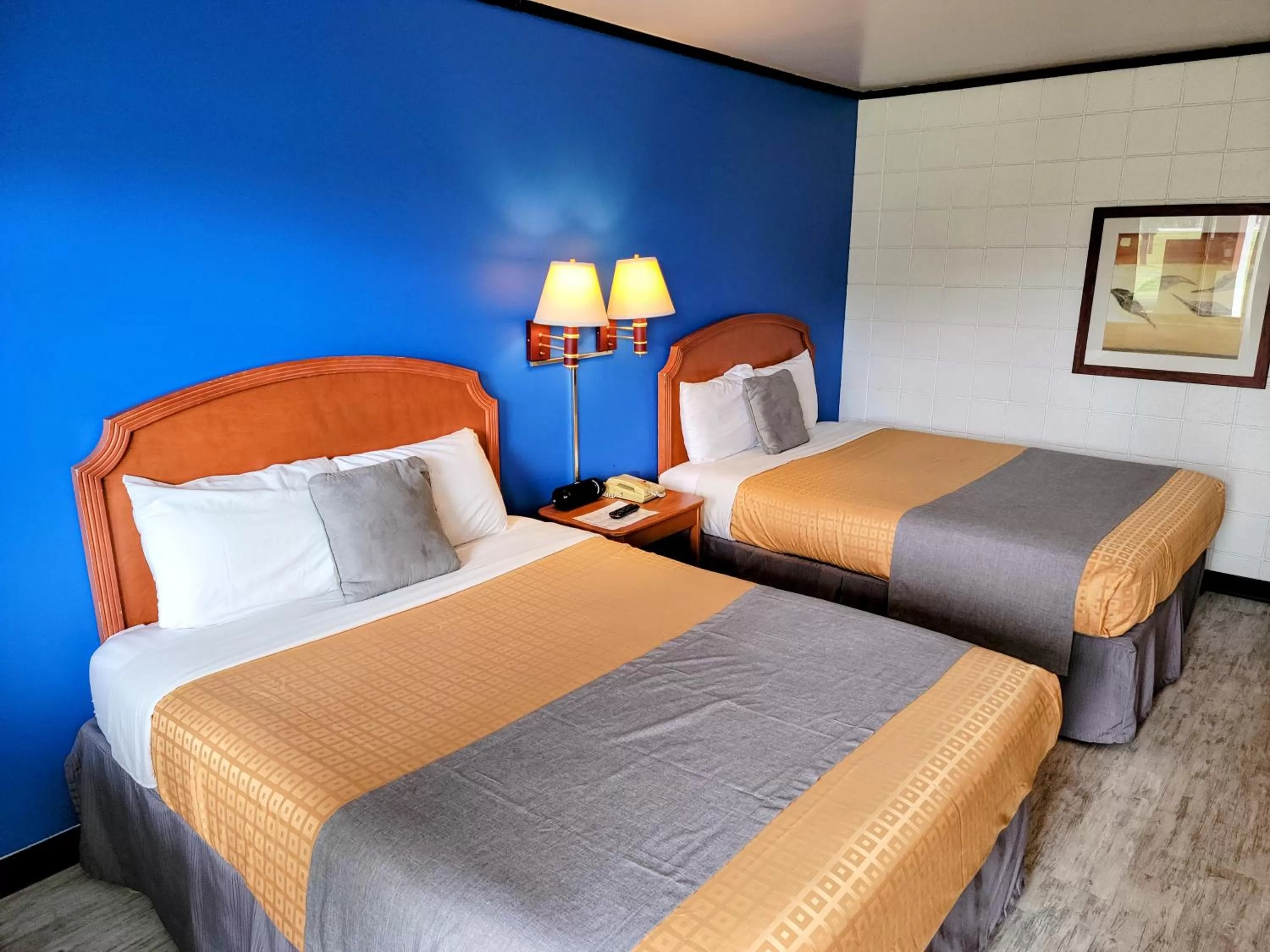 Bed in Skyview Motel - Prairie du Sac