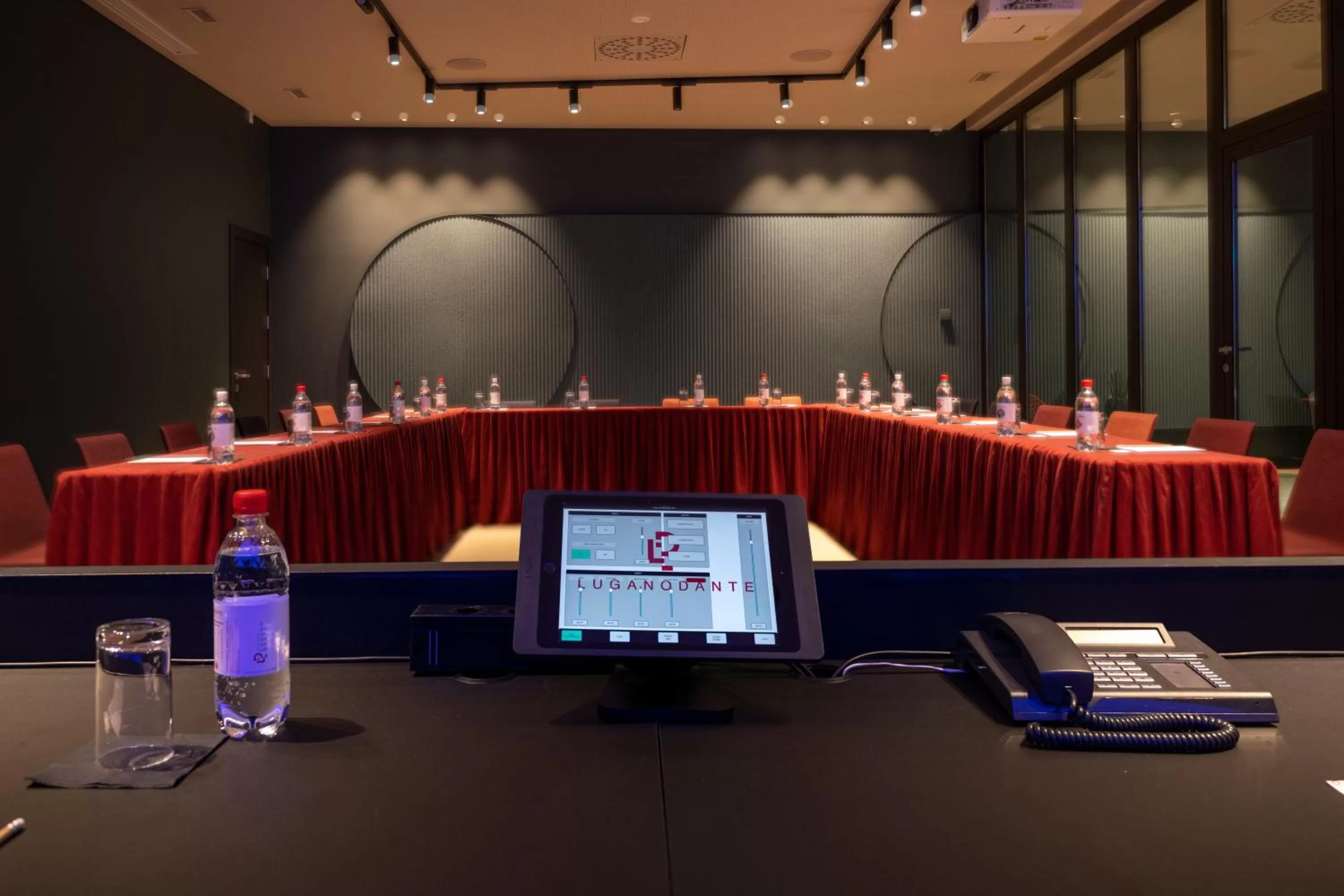 TV and multimedia in LUGANODANTE Boutique & Lifestyle Hotel