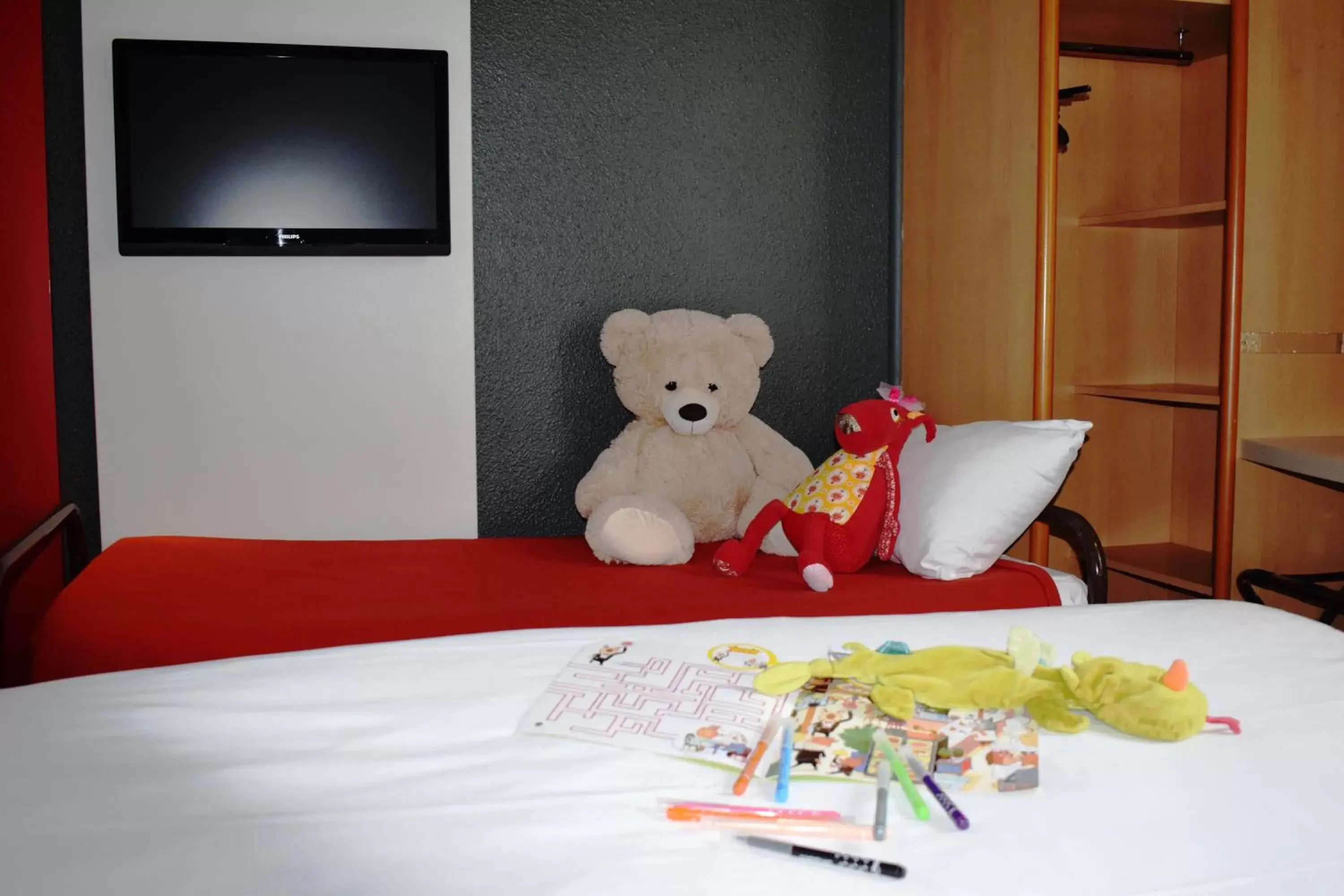 Family, Bed in ibis Chartres Ouest Luce