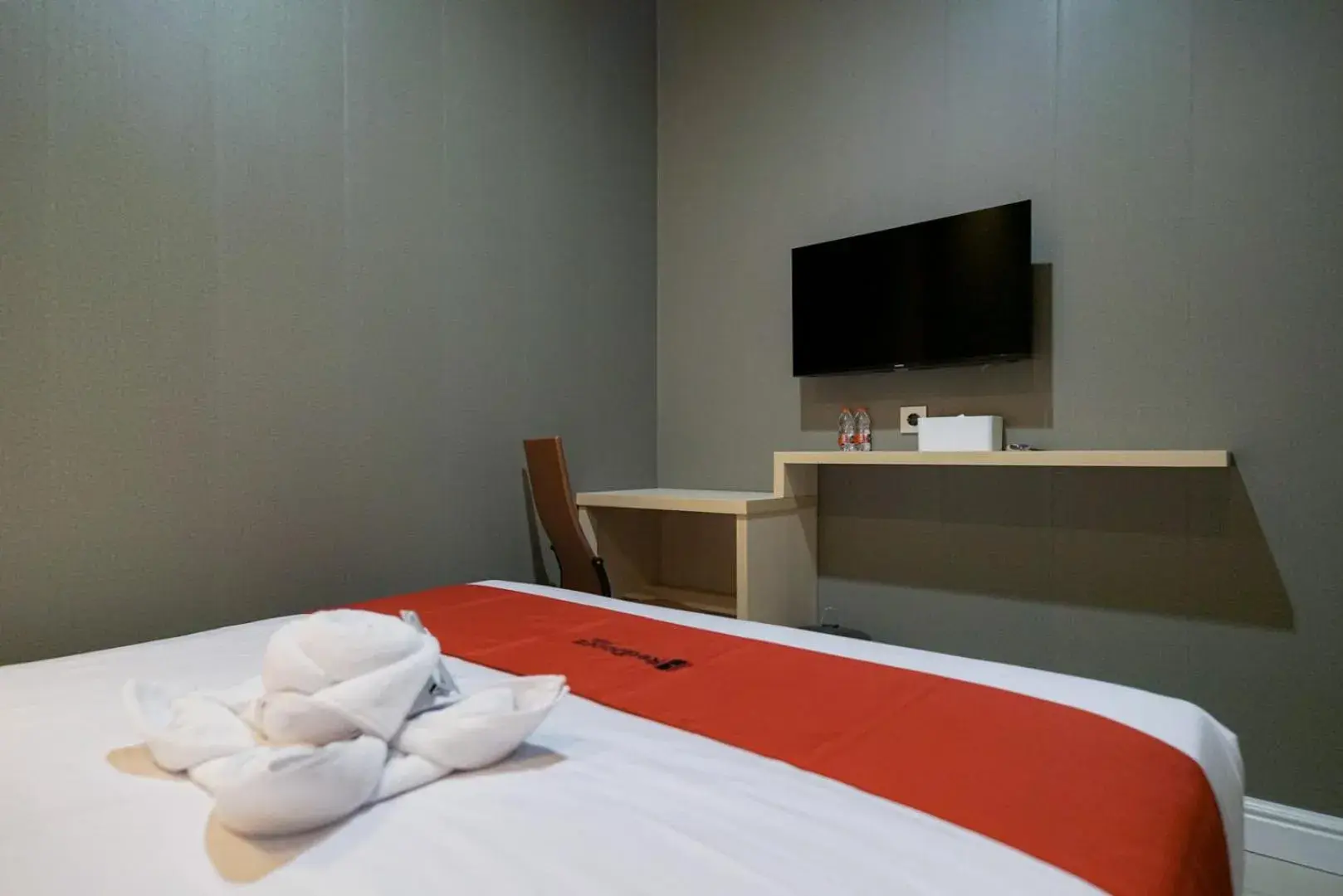 Bedroom, Bed in RedDoorz near Exit Toll Sirkuit Sentul