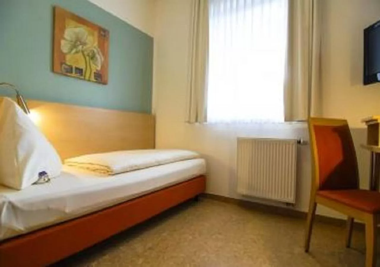 Photo of the whole room, Bed in Hotel Petul An der Zeche