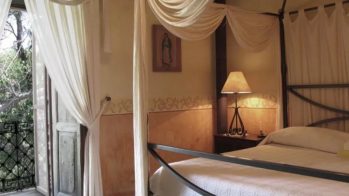 Bed in Hacienda Sepulveda Hotel & Spa