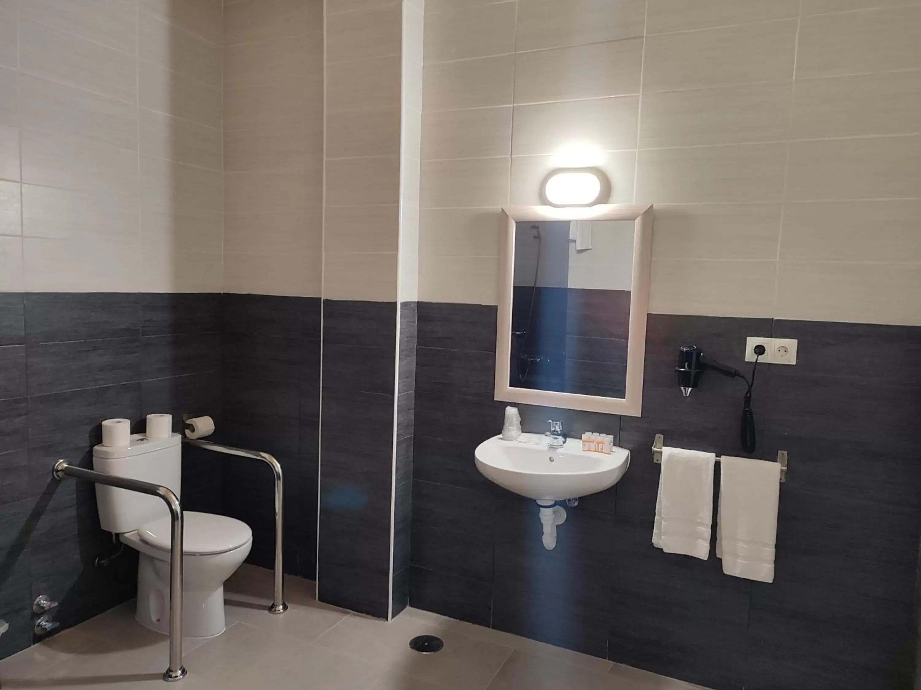 Bathroom in Hotel Novo