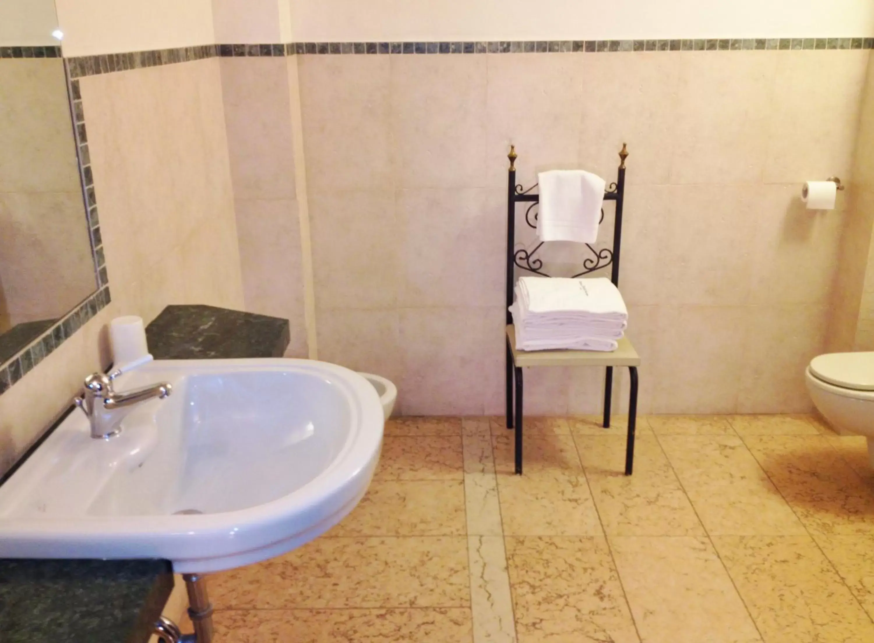 Bathroom in Albergo Bianchi Stazione