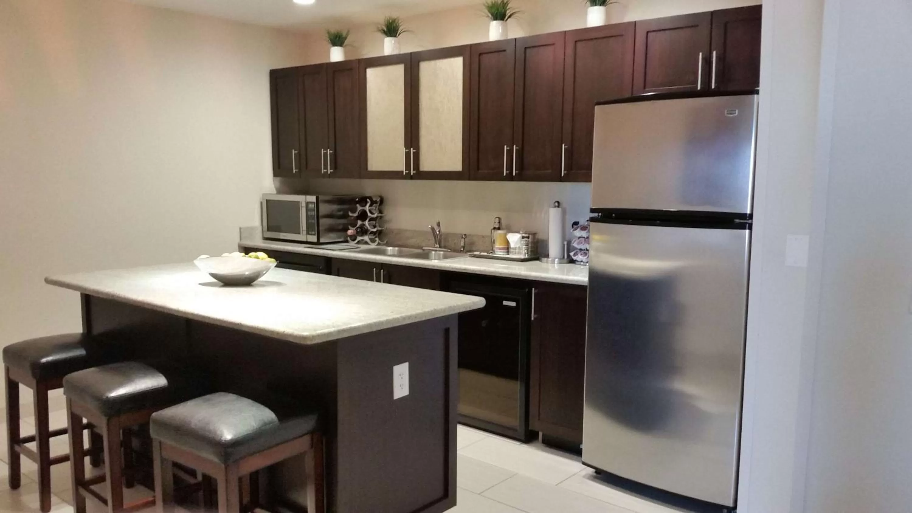 Kitchen or kitchenette in Hilton Garden Inn Olathe