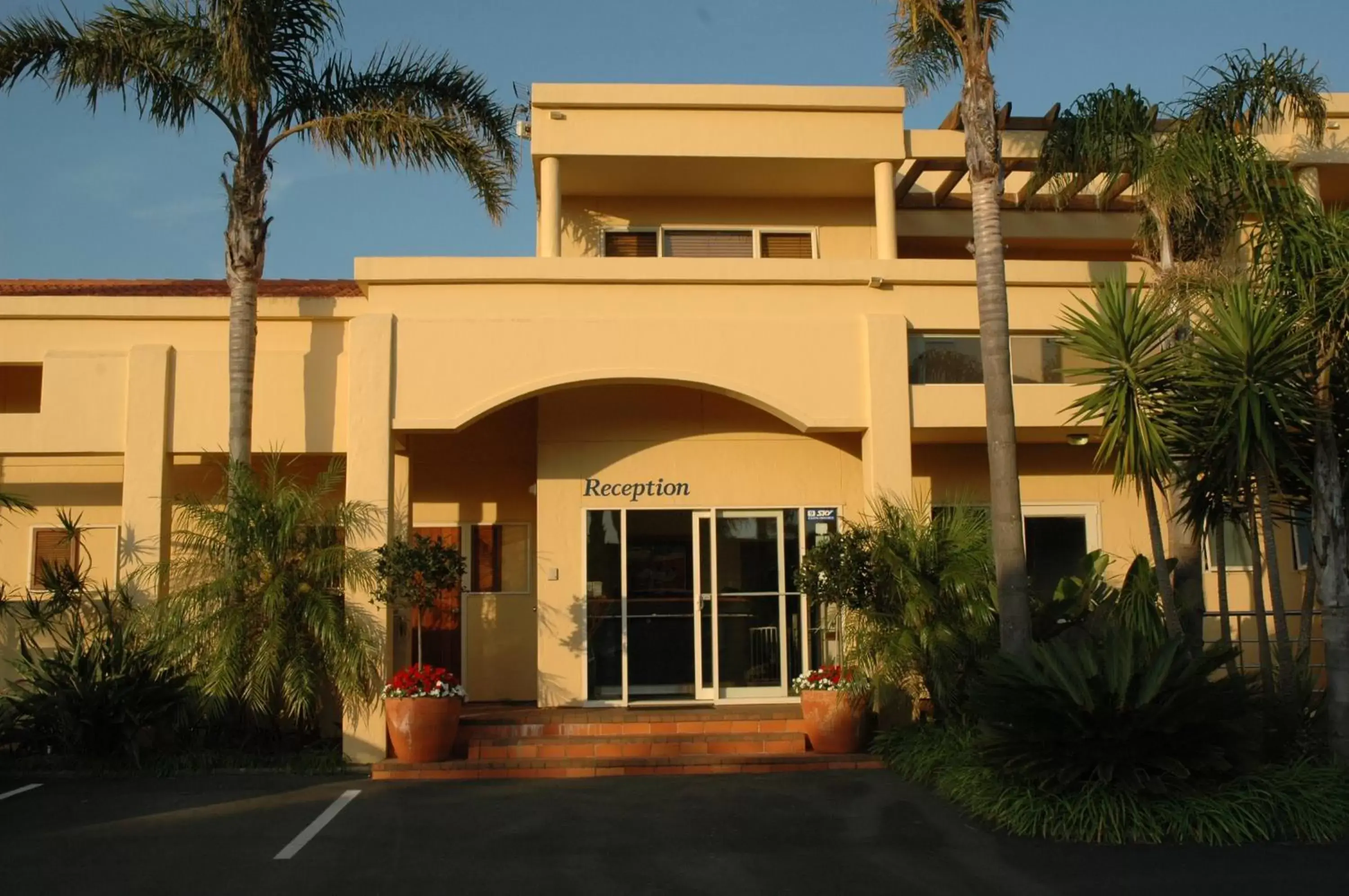 Facade/entrance, Property Building in Ocean Beach Motor Lodge