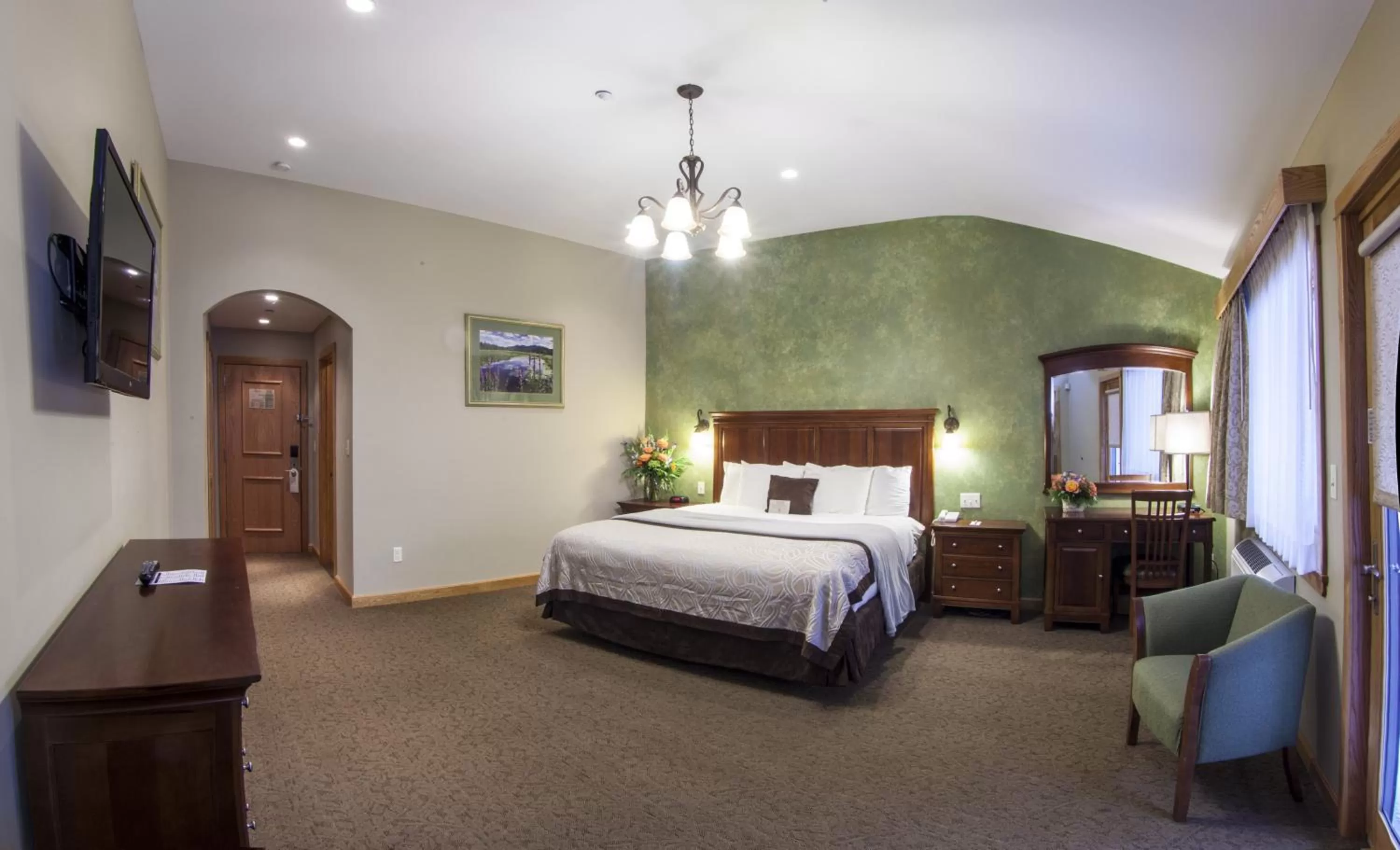 Photo of the whole room in Golden Arrow Lakeside Resort