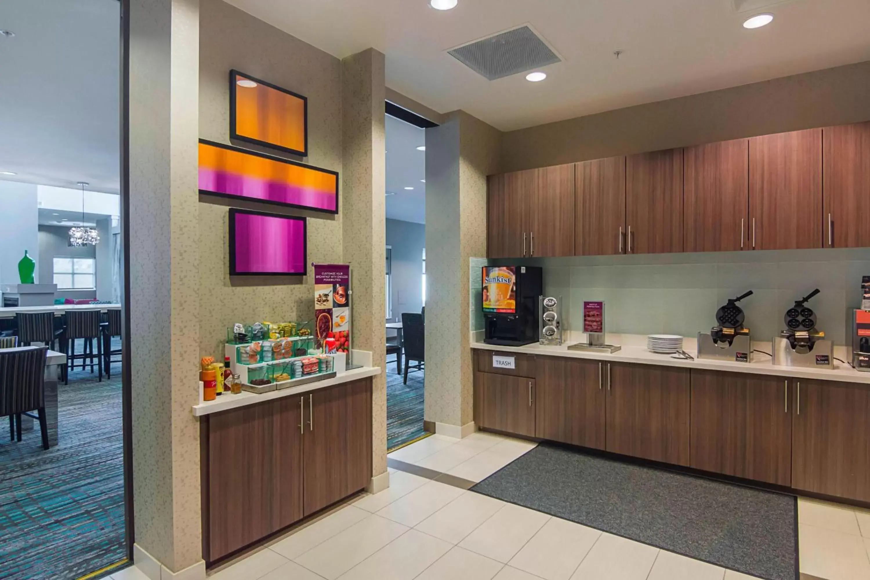 Breakfast, Kitchen/Kitchenette in Residence Inn by Marriott Denton