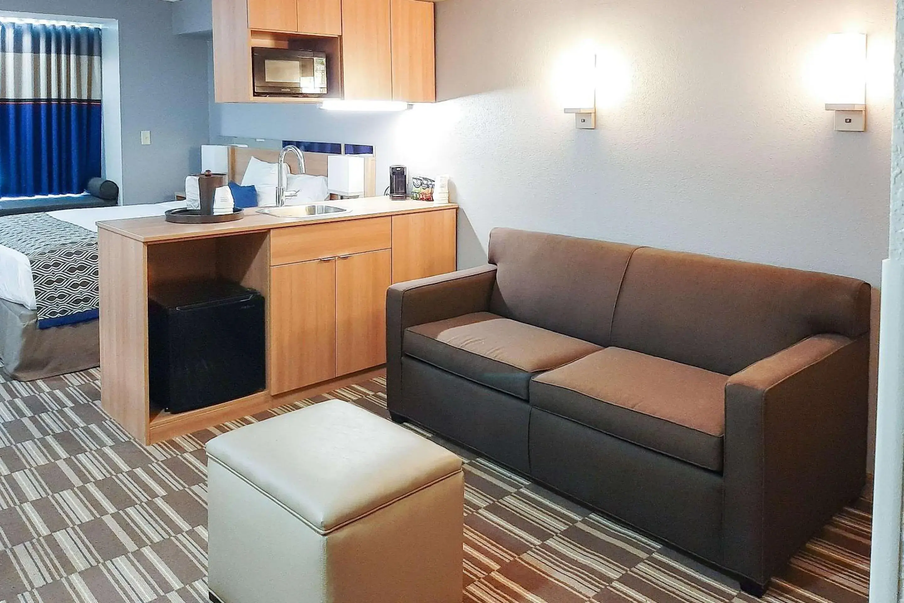 Bedroom, Seating Area in Starkville Inn & Suites