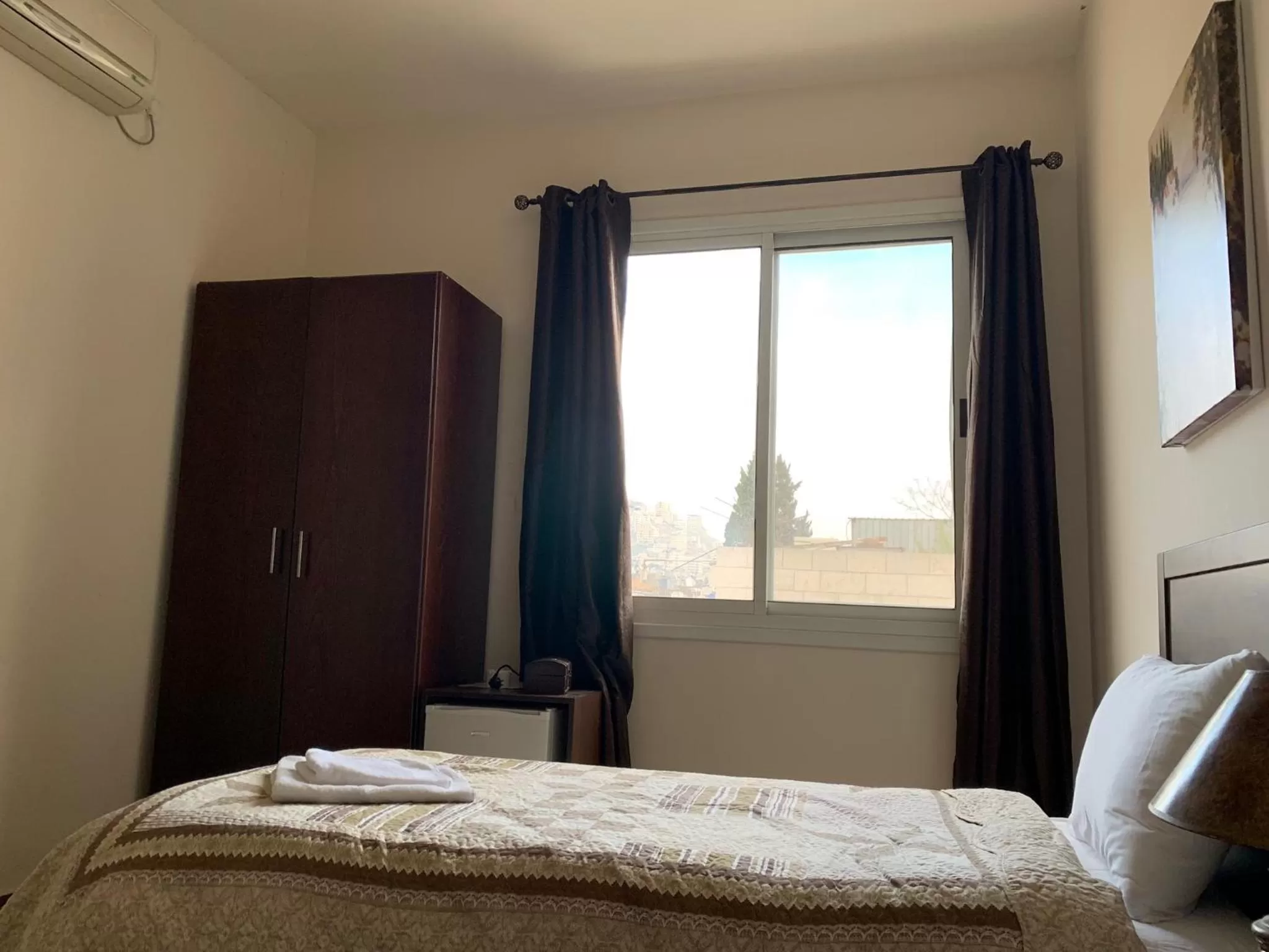 Property building, Bed in Orient Hotel