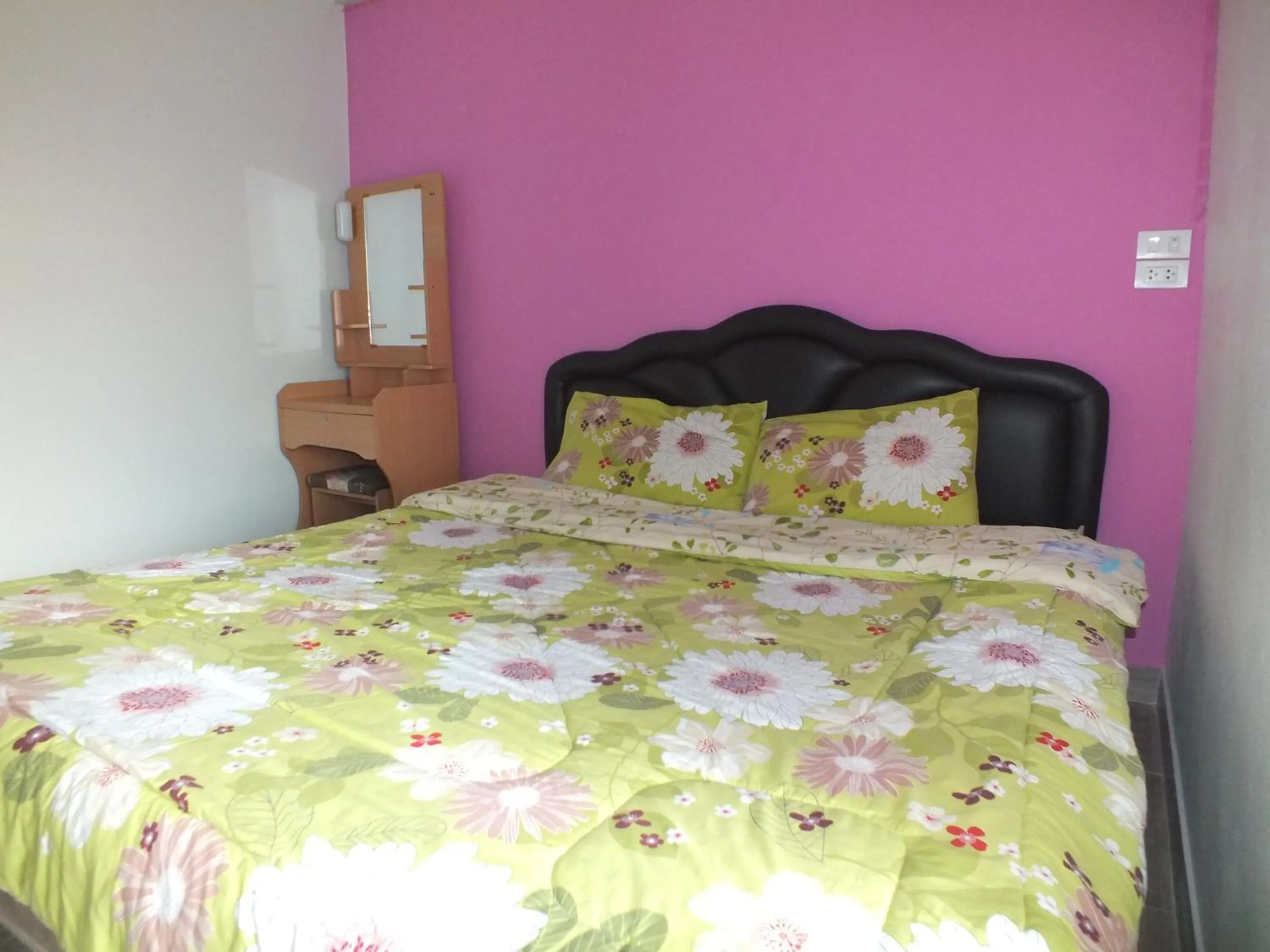 Bed in Vanlisut Hotel Ngamwongwan