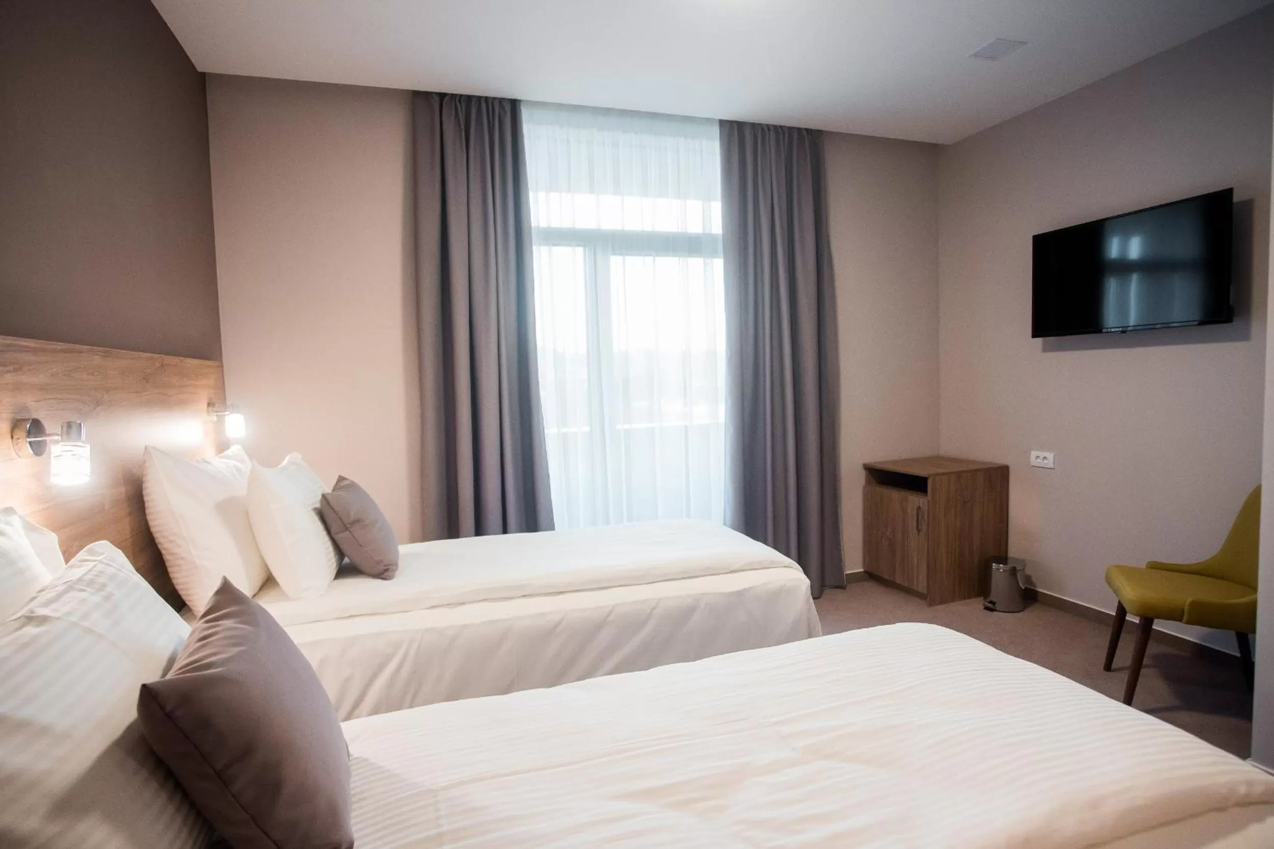 Photo of the whole room, Bed in Hotel IN