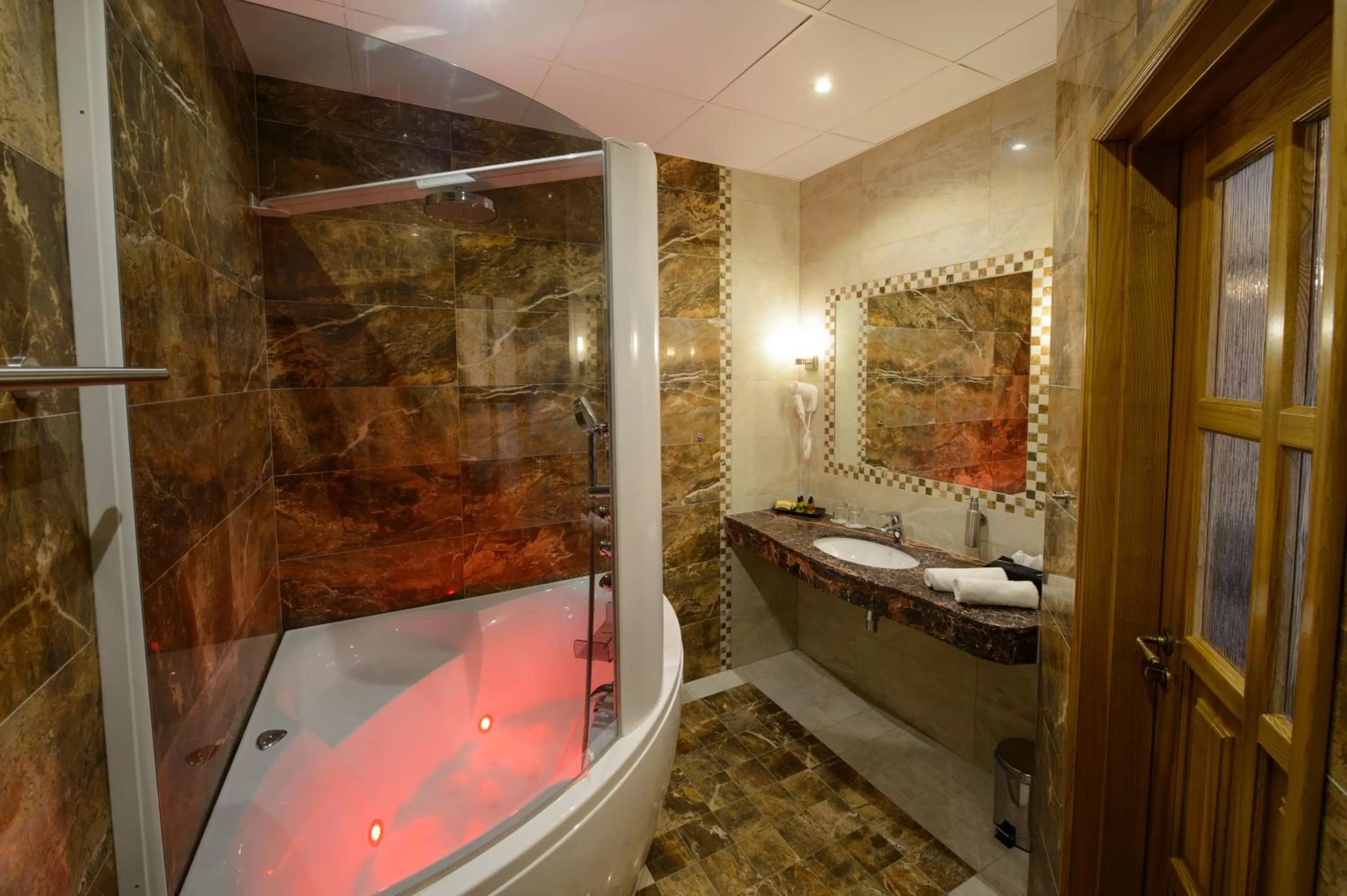 Bathroom in Georgi Hotell