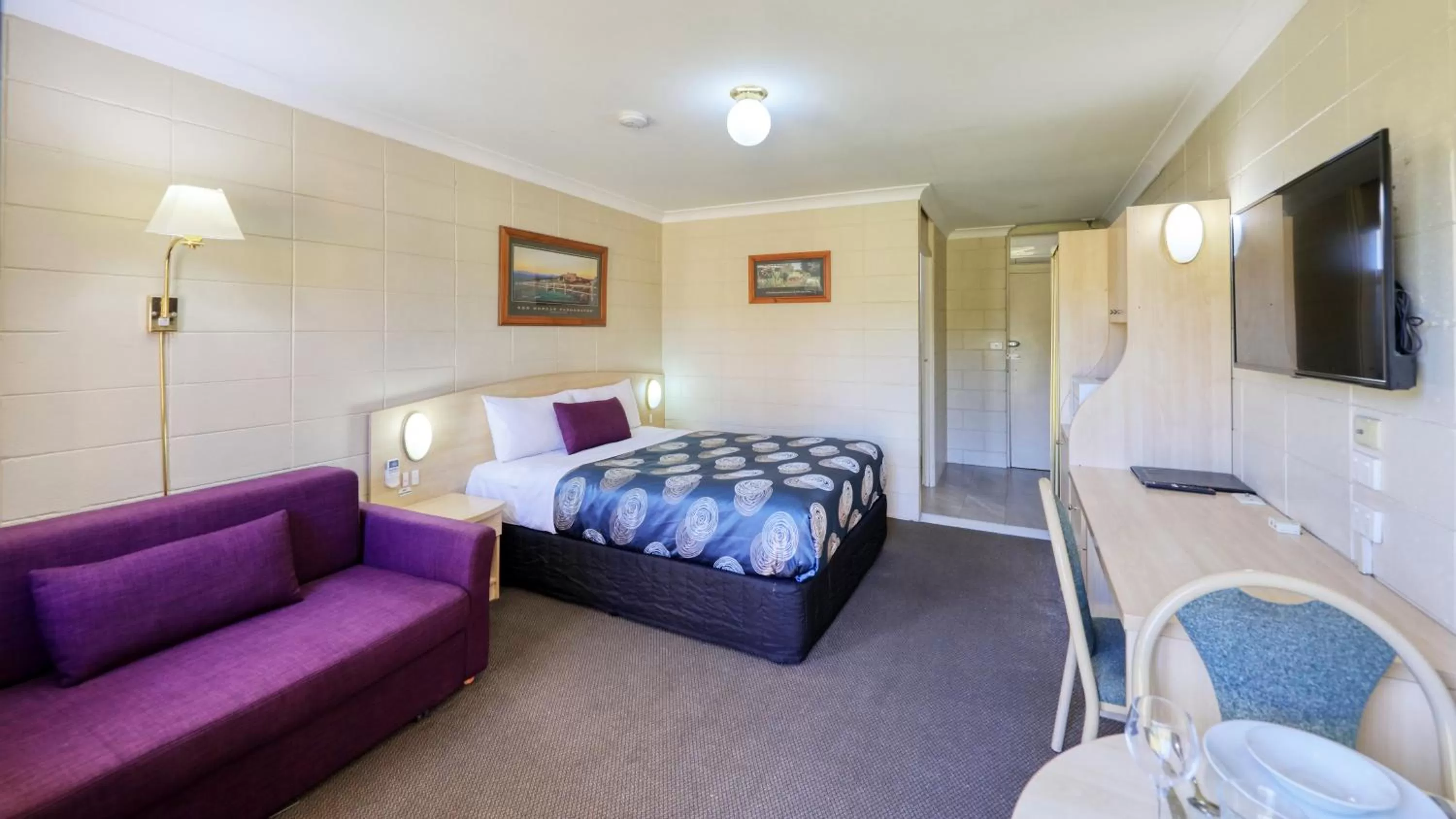 Photo of the whole room, Bed in Cootamundra Gardens Motel