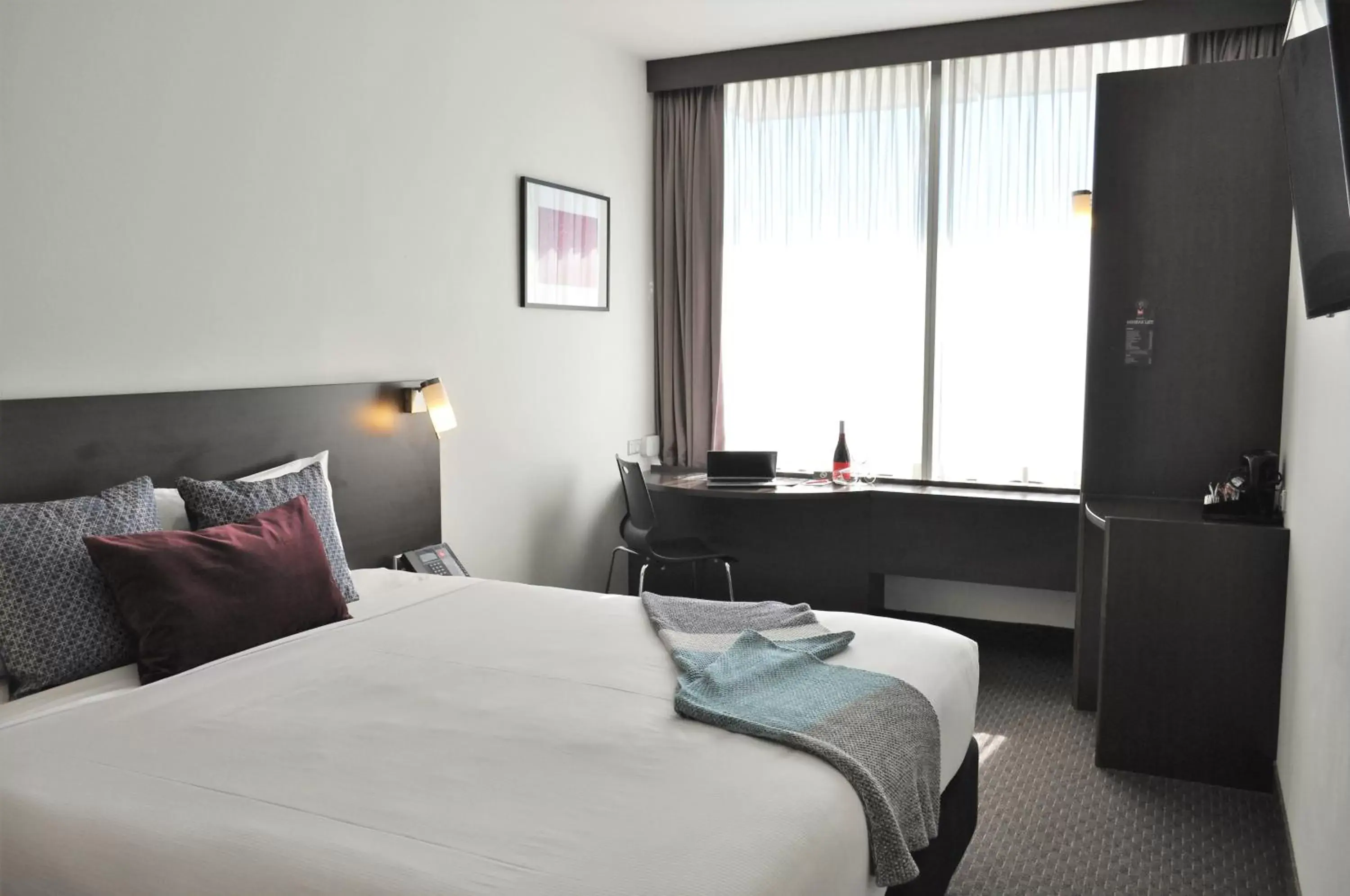 Photo of the whole room, Bed in ibis Melbourne - Glen Waverley