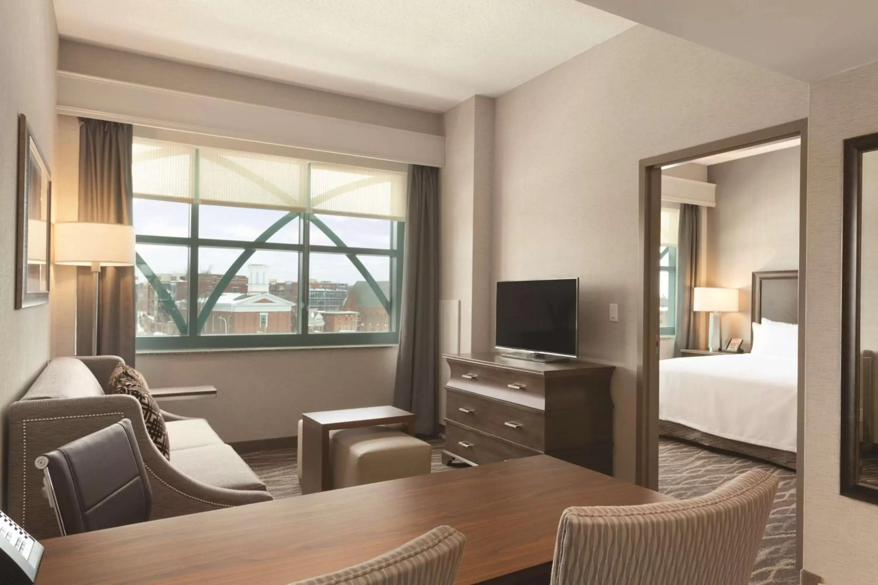 Bed, Seating Area in Embassy Suites Saratoga Springs