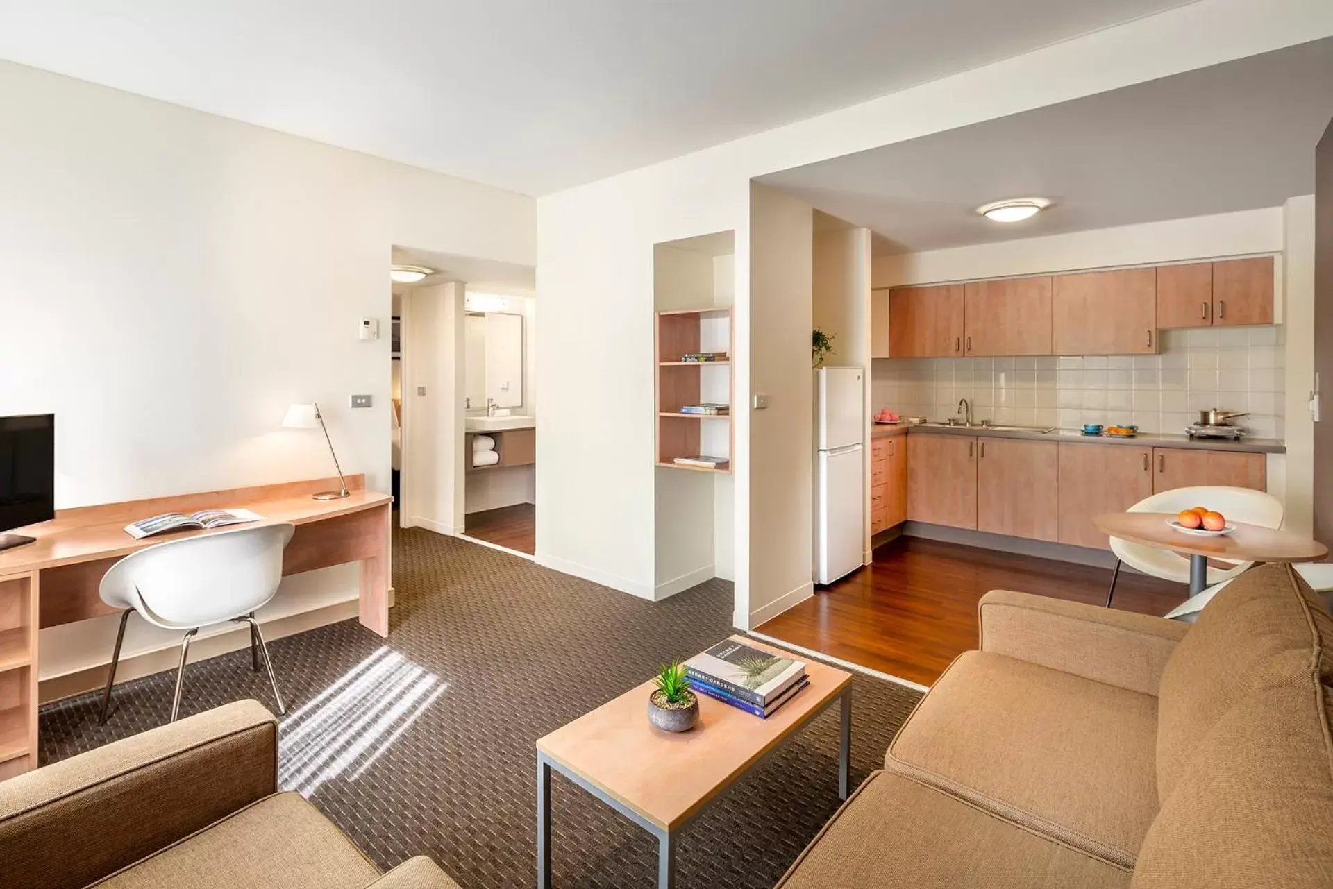 Kitchen or kitchenette, Seating Area in ibis Melbourne Hotel and Apartments