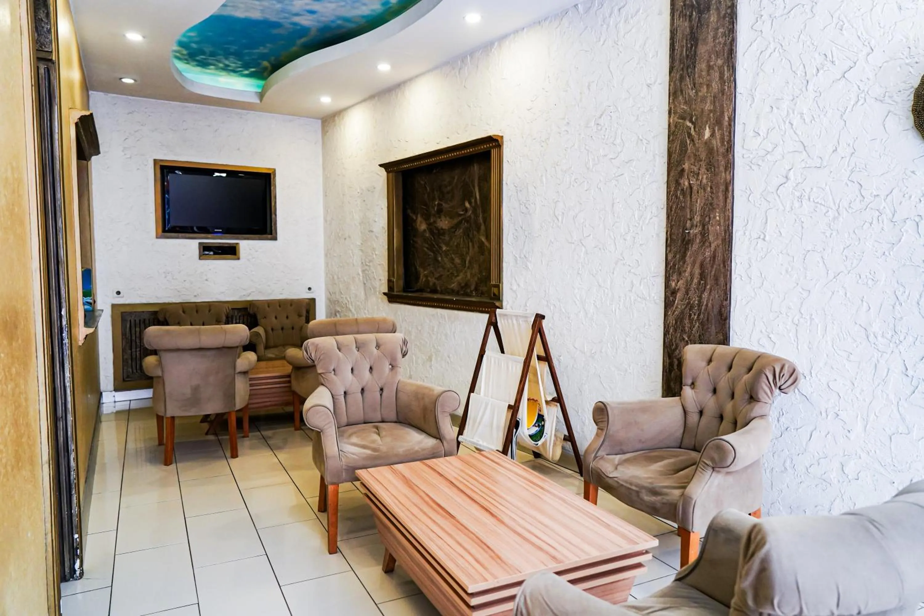 TV and multimedia, Seating Area in Paradise Hotel