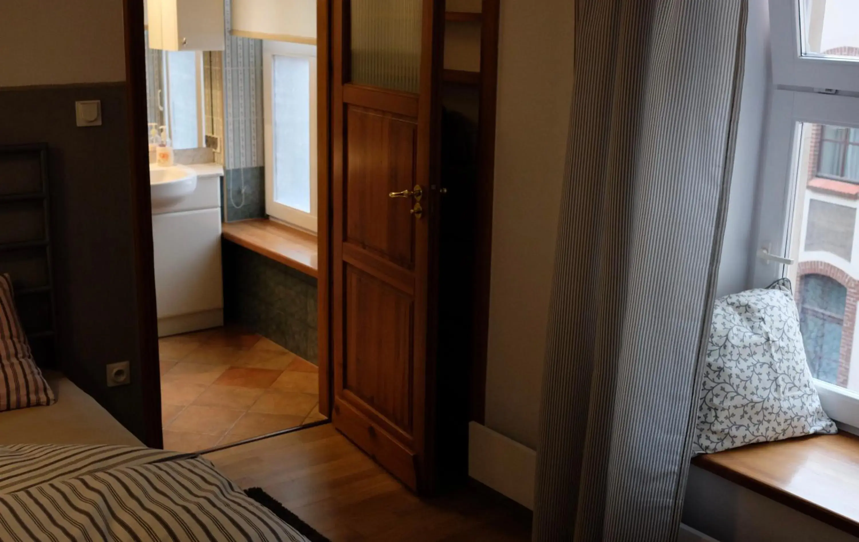 Bed, Bathroom in Academus - Cafe/Pub & Guest House