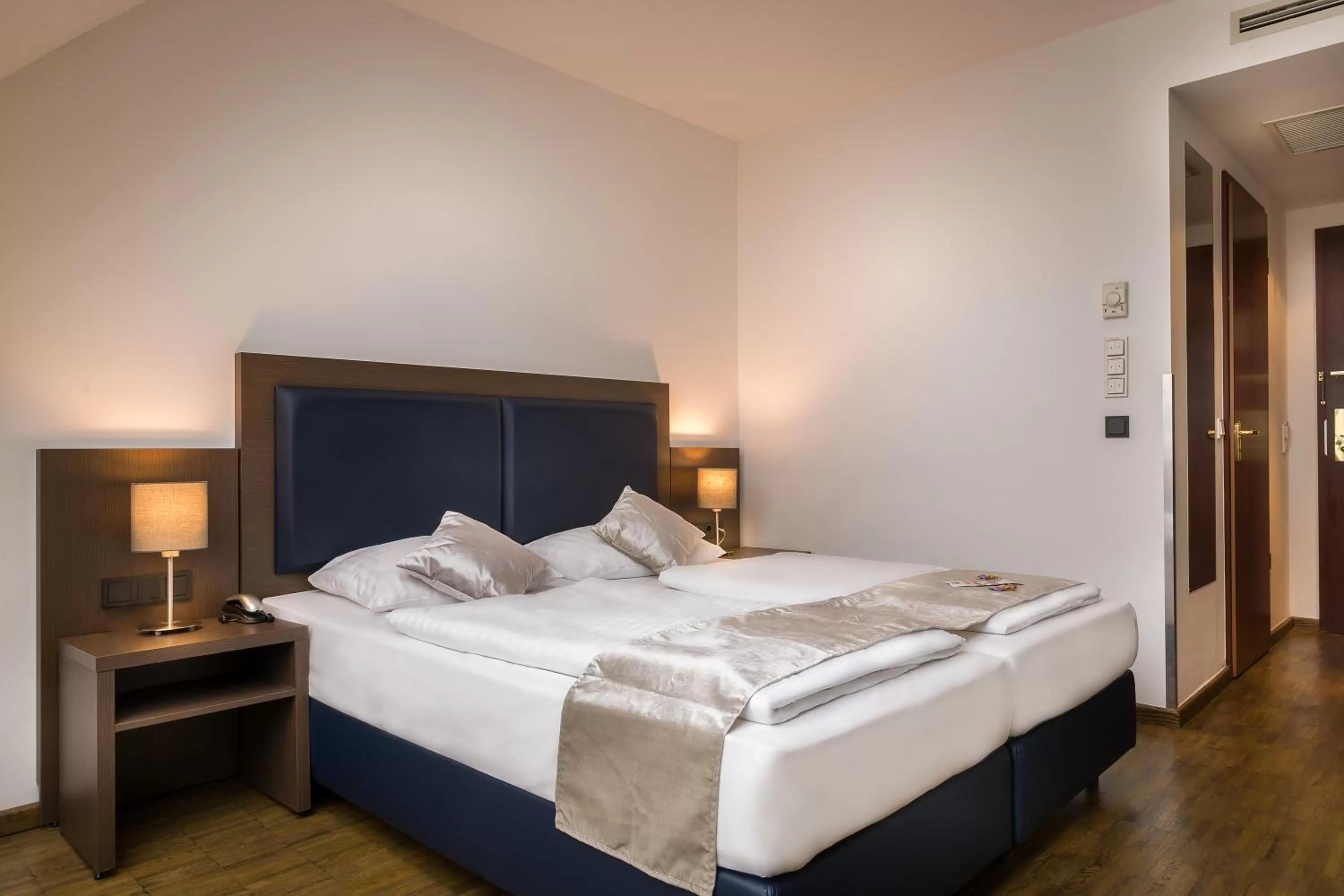 Standard Double Room in Novum Hotel Imperial Frankfurt Messe