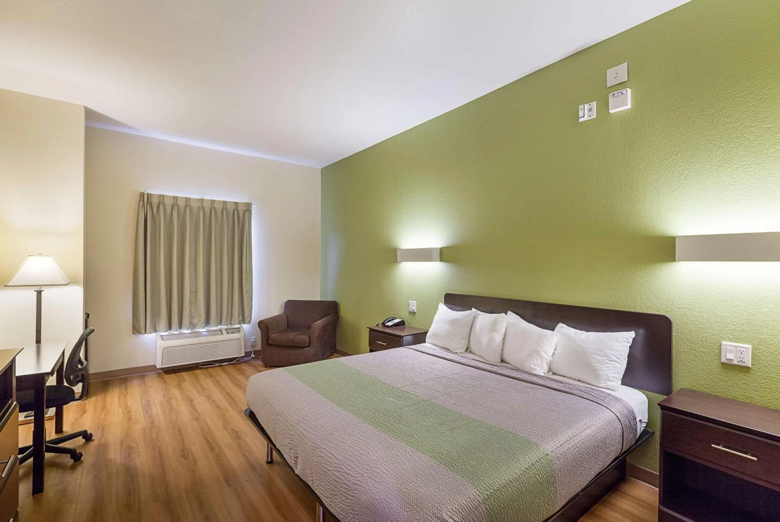 Bedroom, Bed in Motel 6-Fort Worth, TX