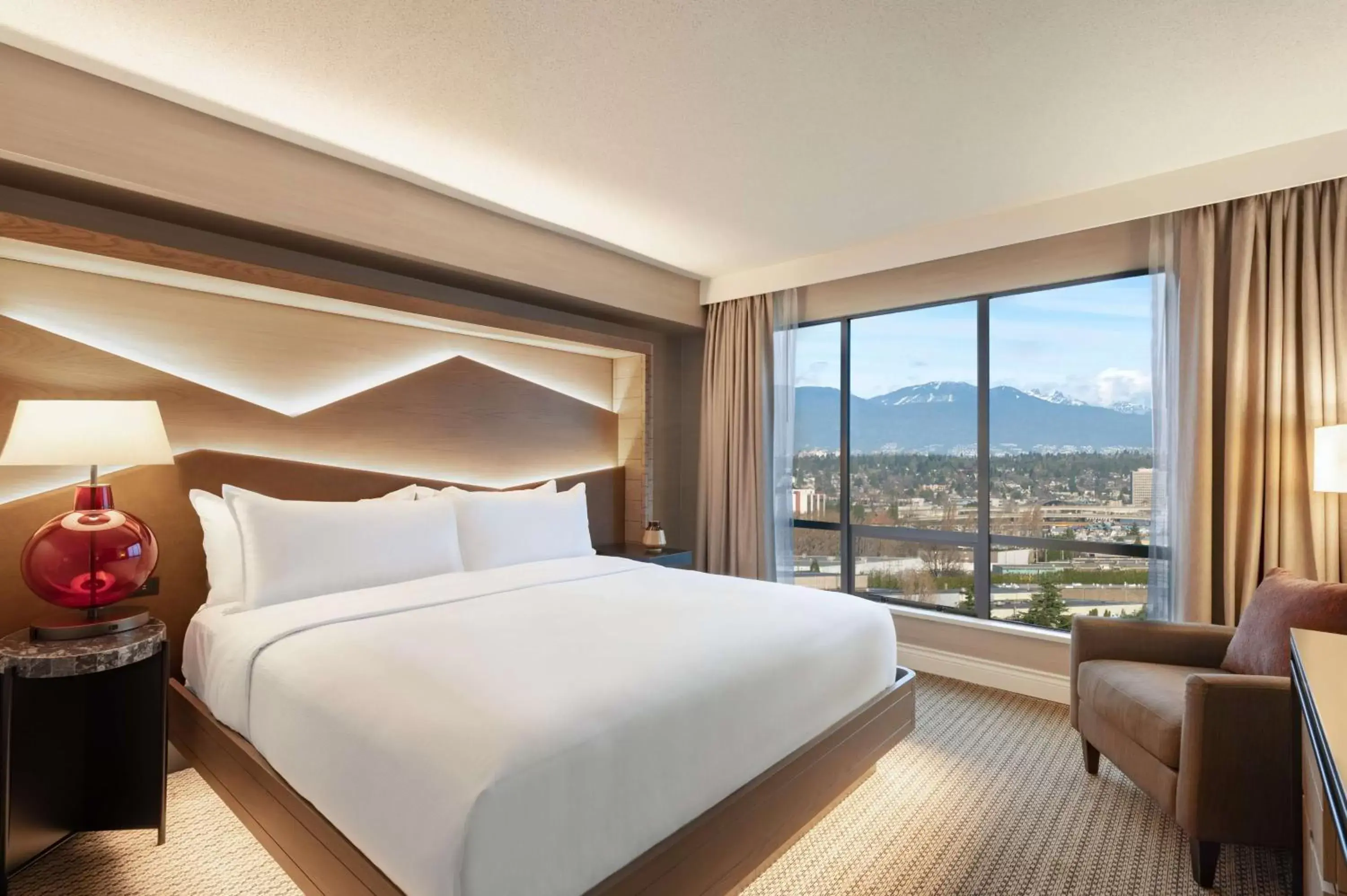 Bed, Mountain View in Hilton Vancouver Airport