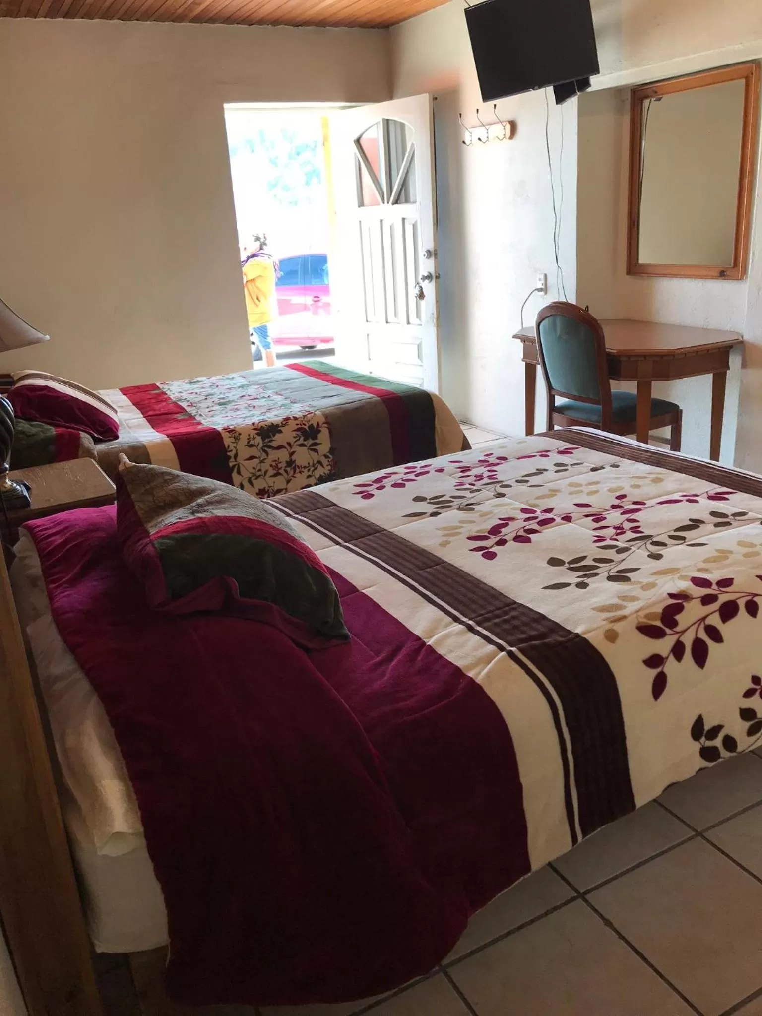 Budget Double Room in Hotel Doña Crucita