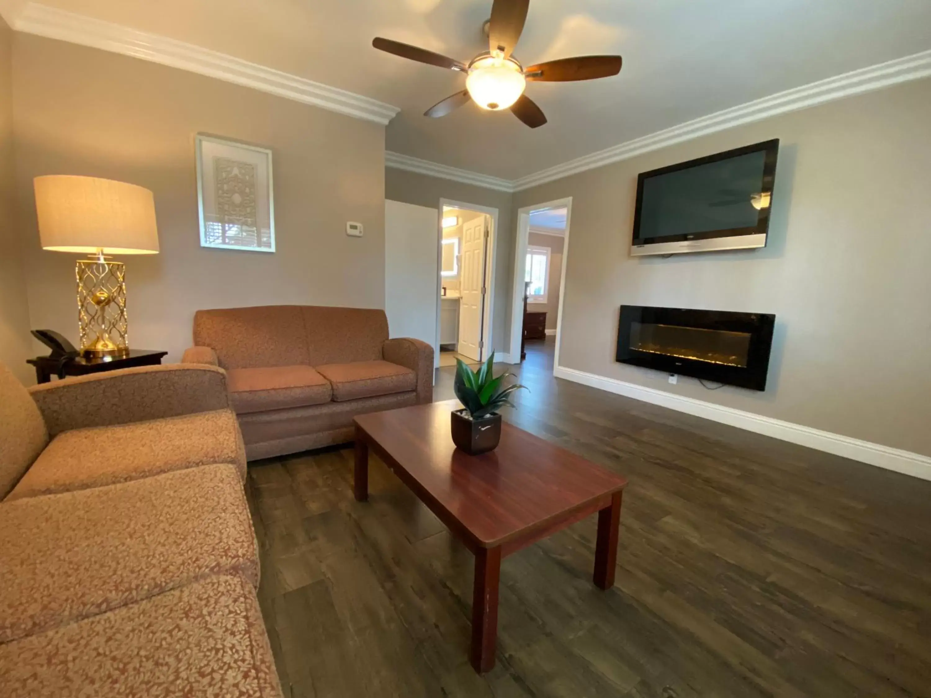 Living room, Seating Area in Travelodge by Wyndham Santa Maria