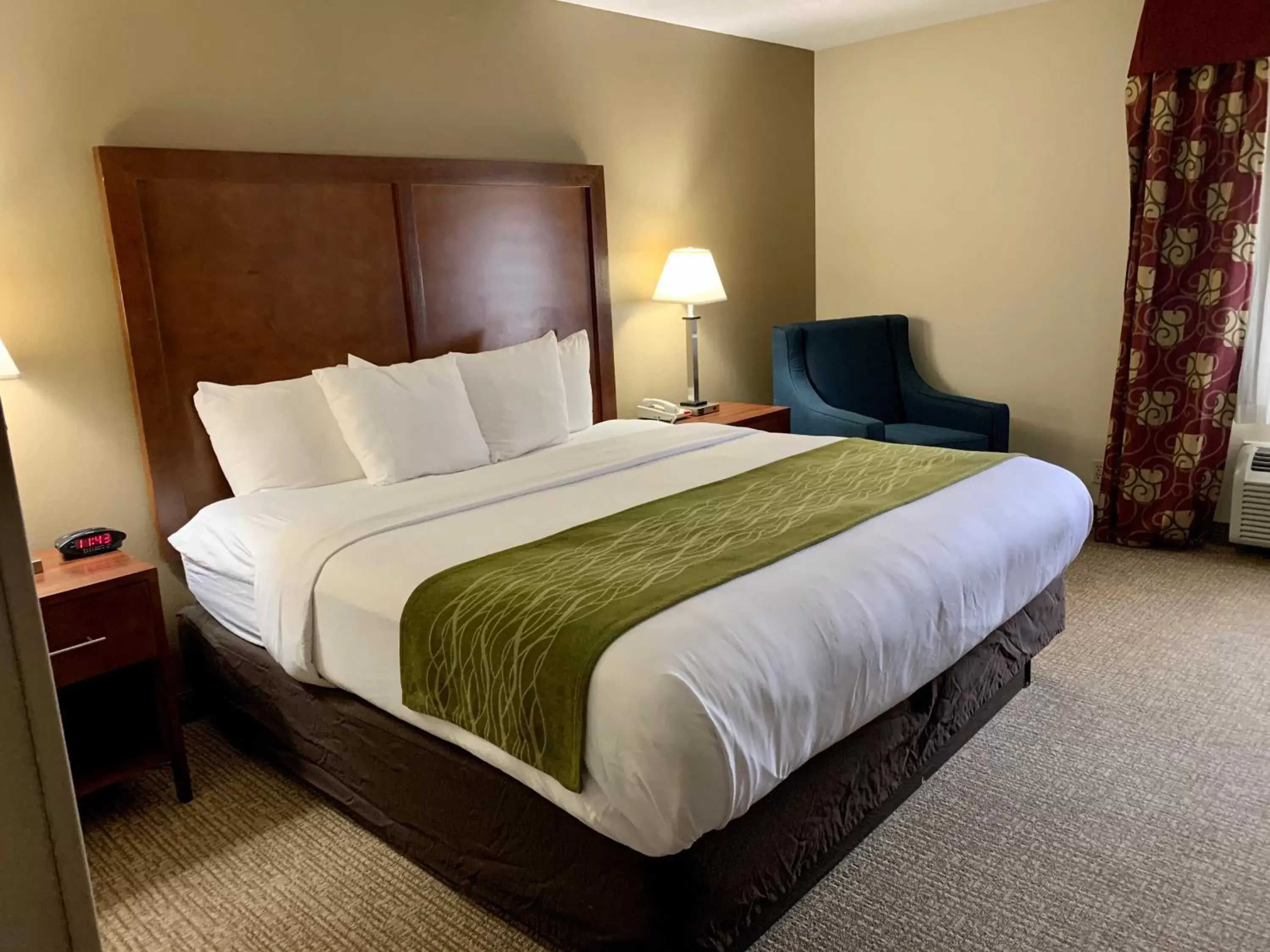 King Room - Accessible/Non-Smoking in Comfort Inn Columbia -Bush River