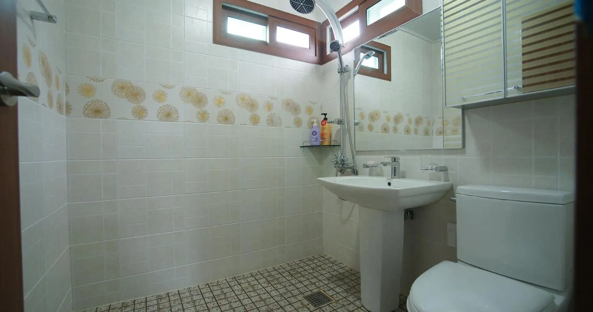 Decorative detail, Bathroom in Oasis Pension